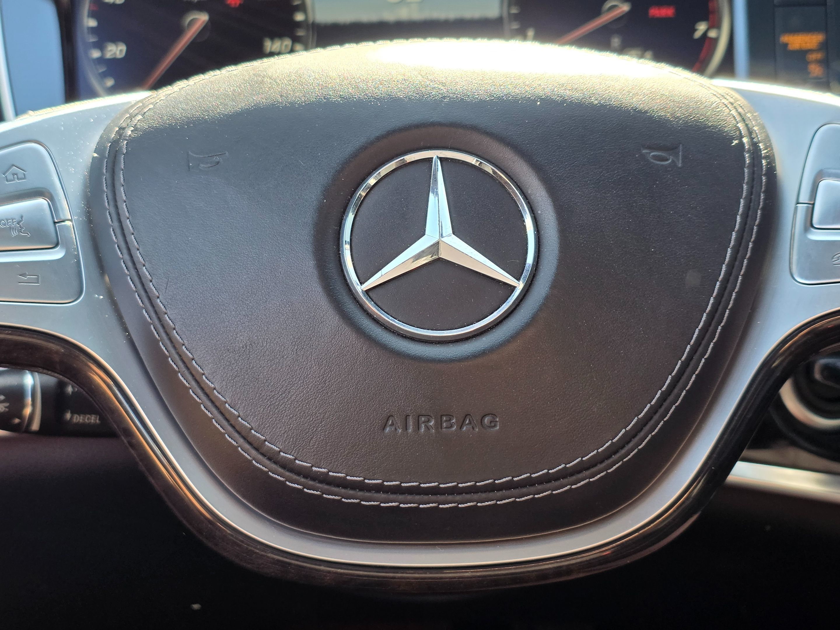 Photo 30 of this Mercedes-Benz S 550