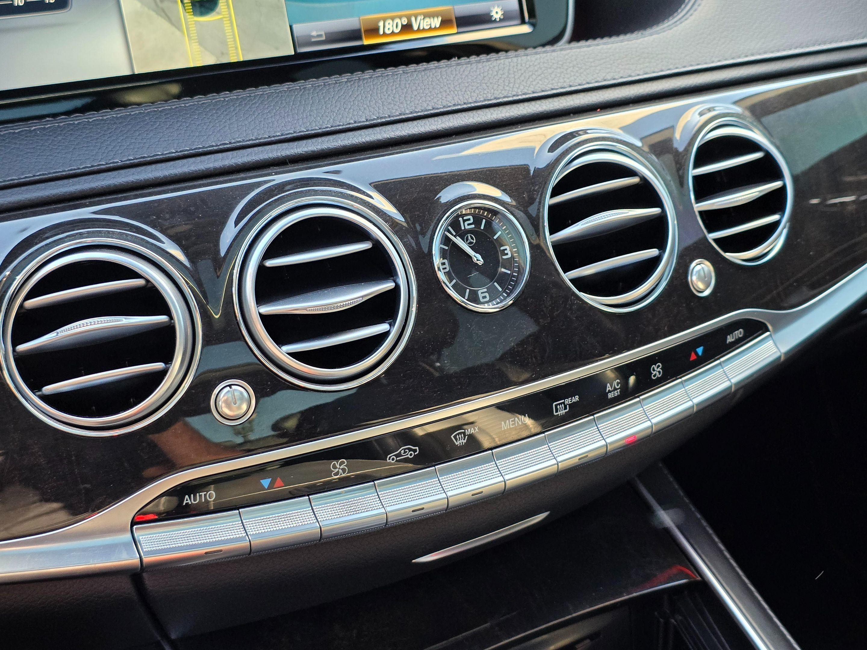 Photo 34 of this Mercedes-Benz S 550