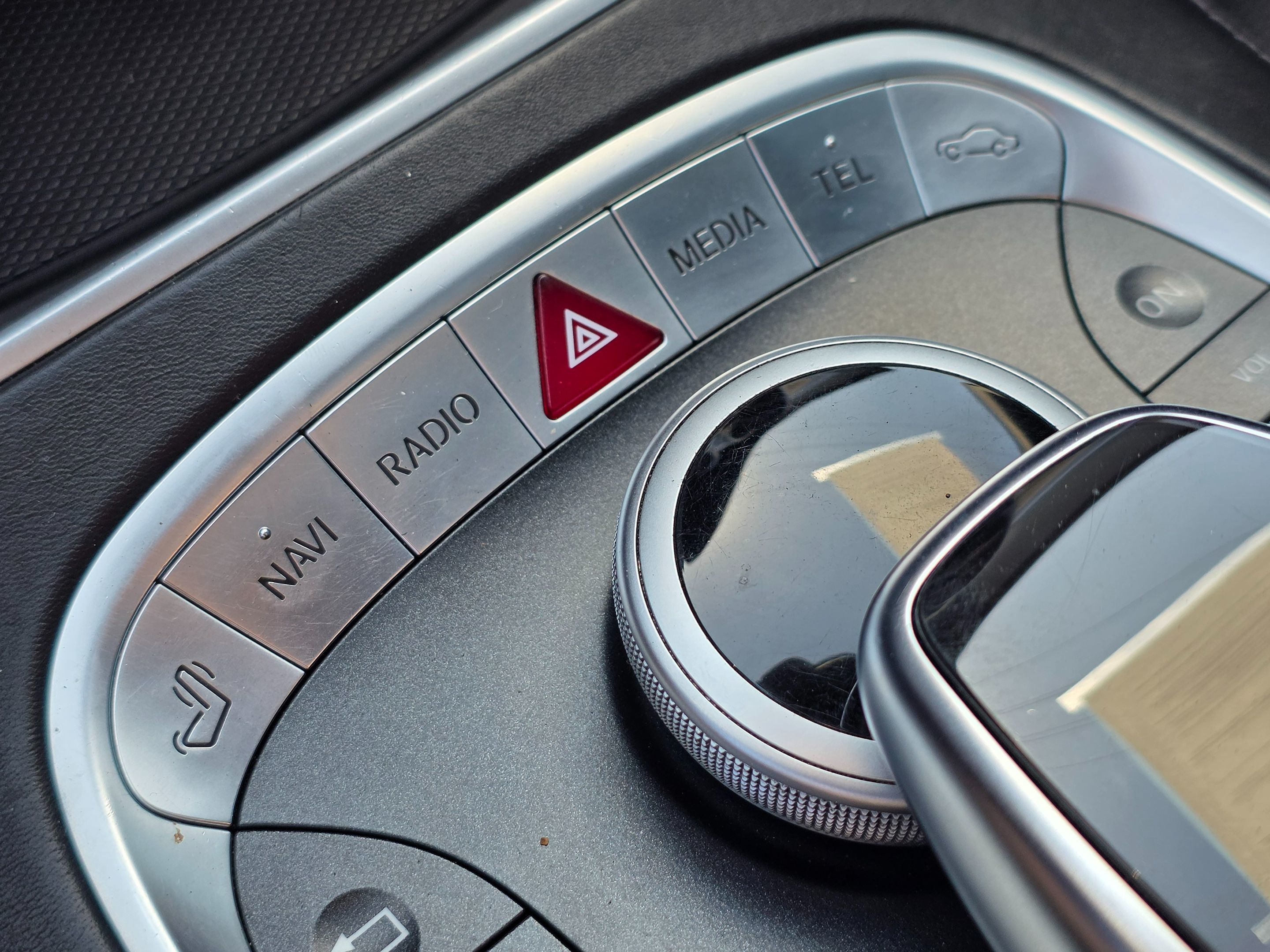 Photo 37 of this Mercedes-Benz S 550