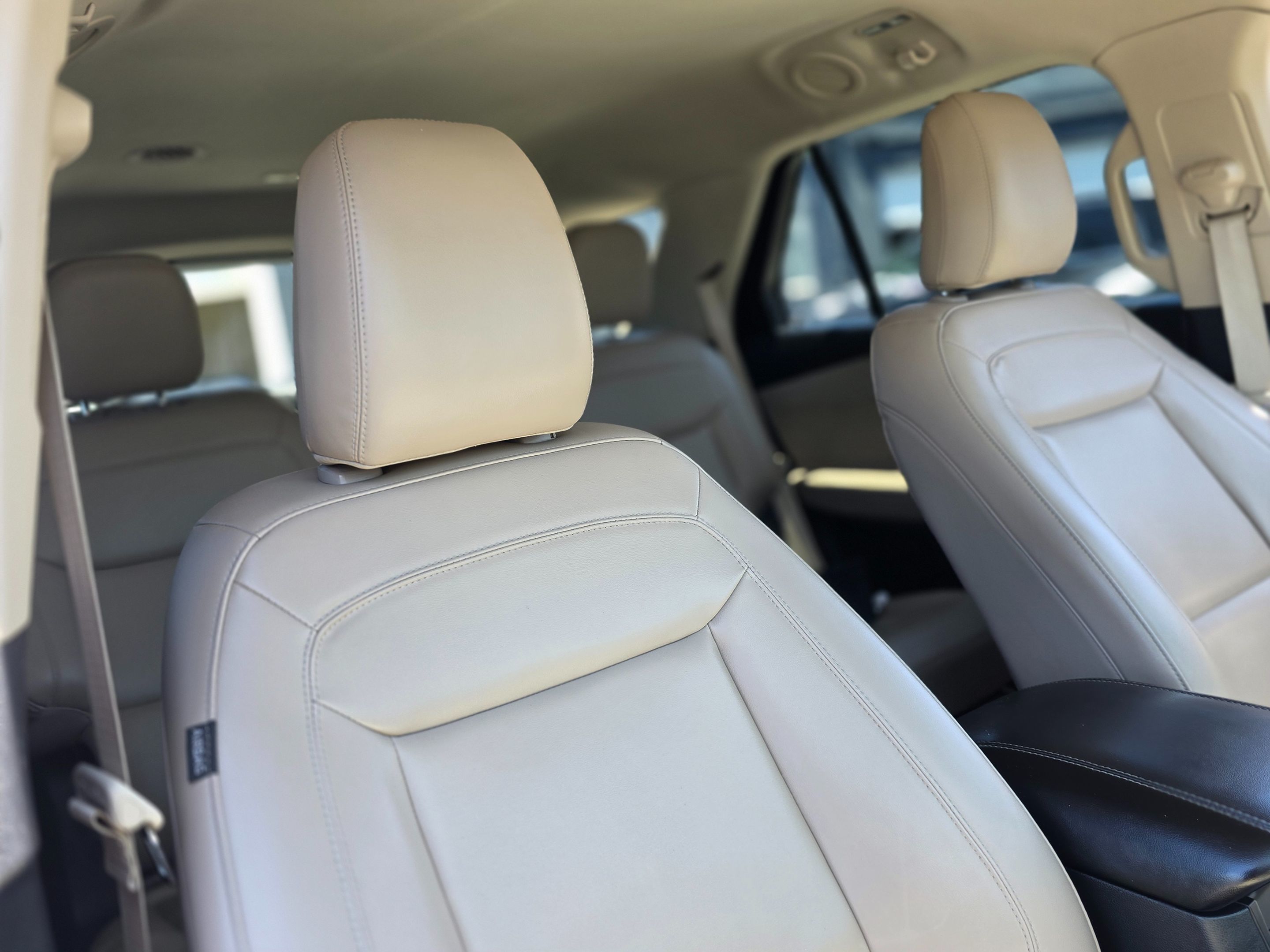 Photo 10 of this Ford Explorer