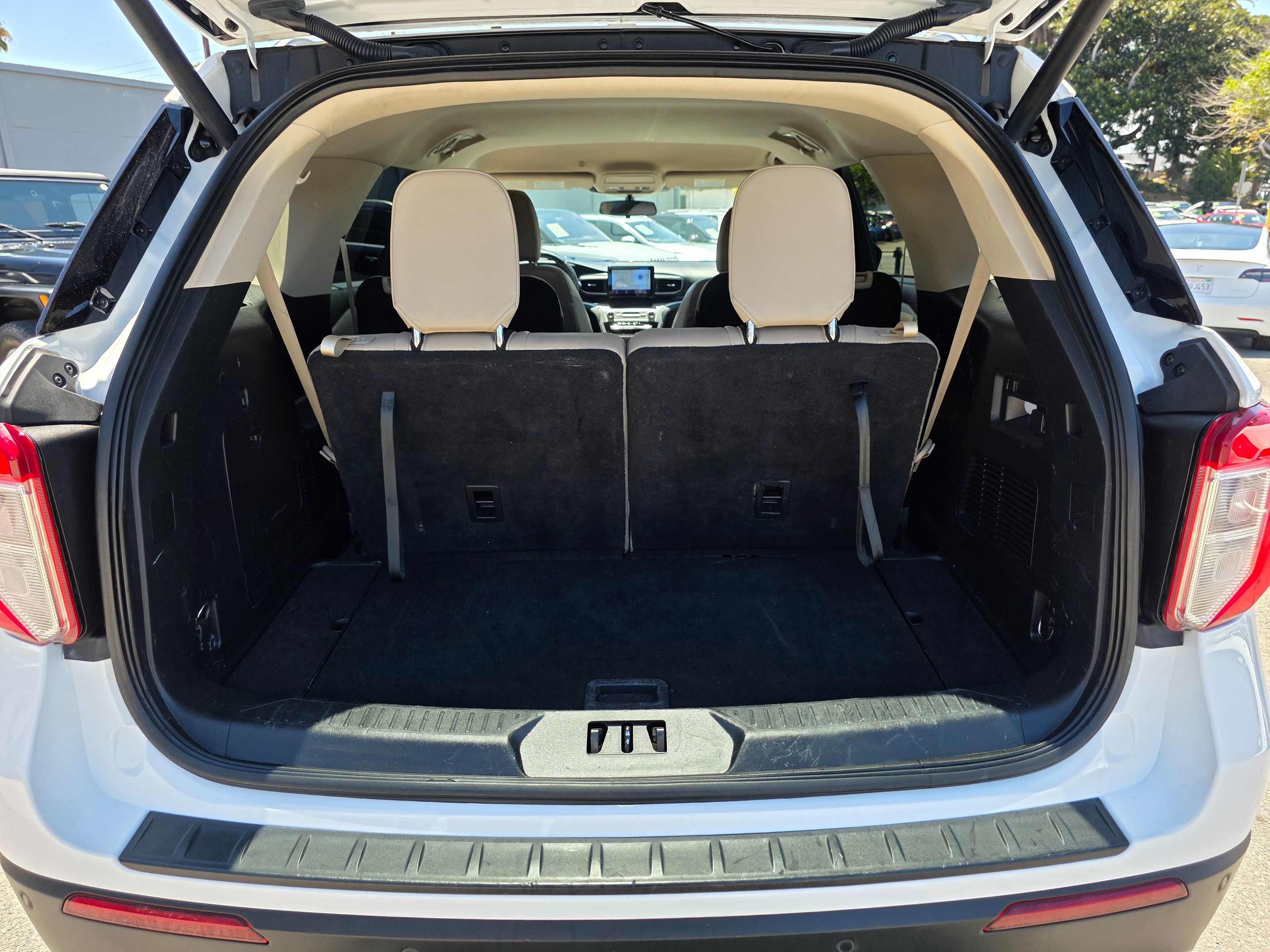Photo 13 of this Ford Explorer