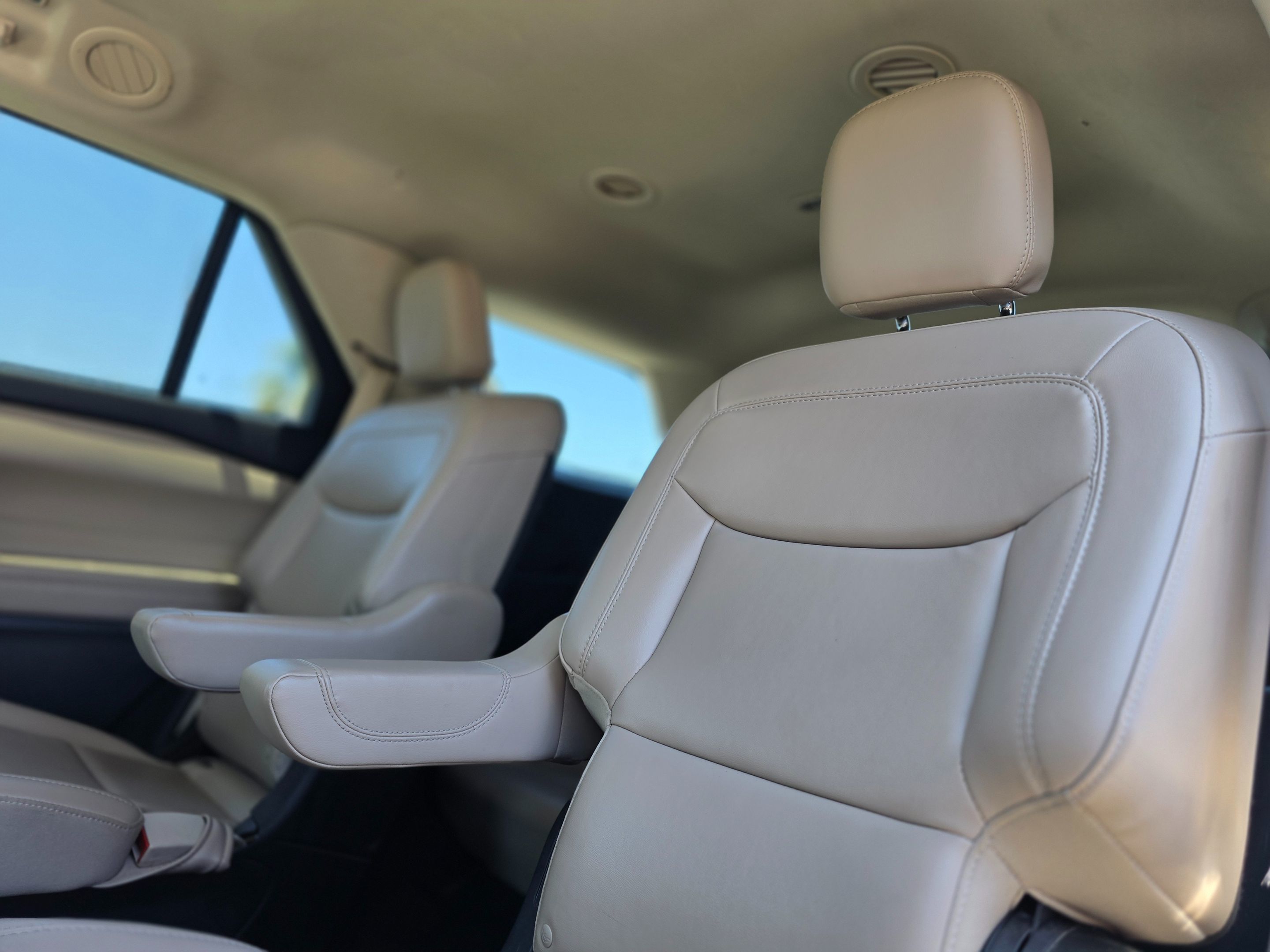 Photo 20 of this Ford Explorer