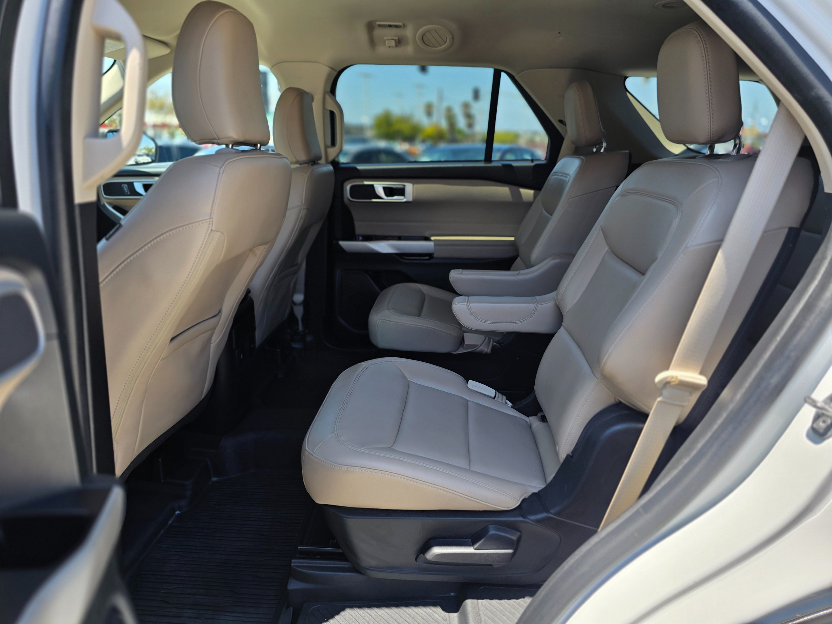 Photo 19 of this Ford Explorer
