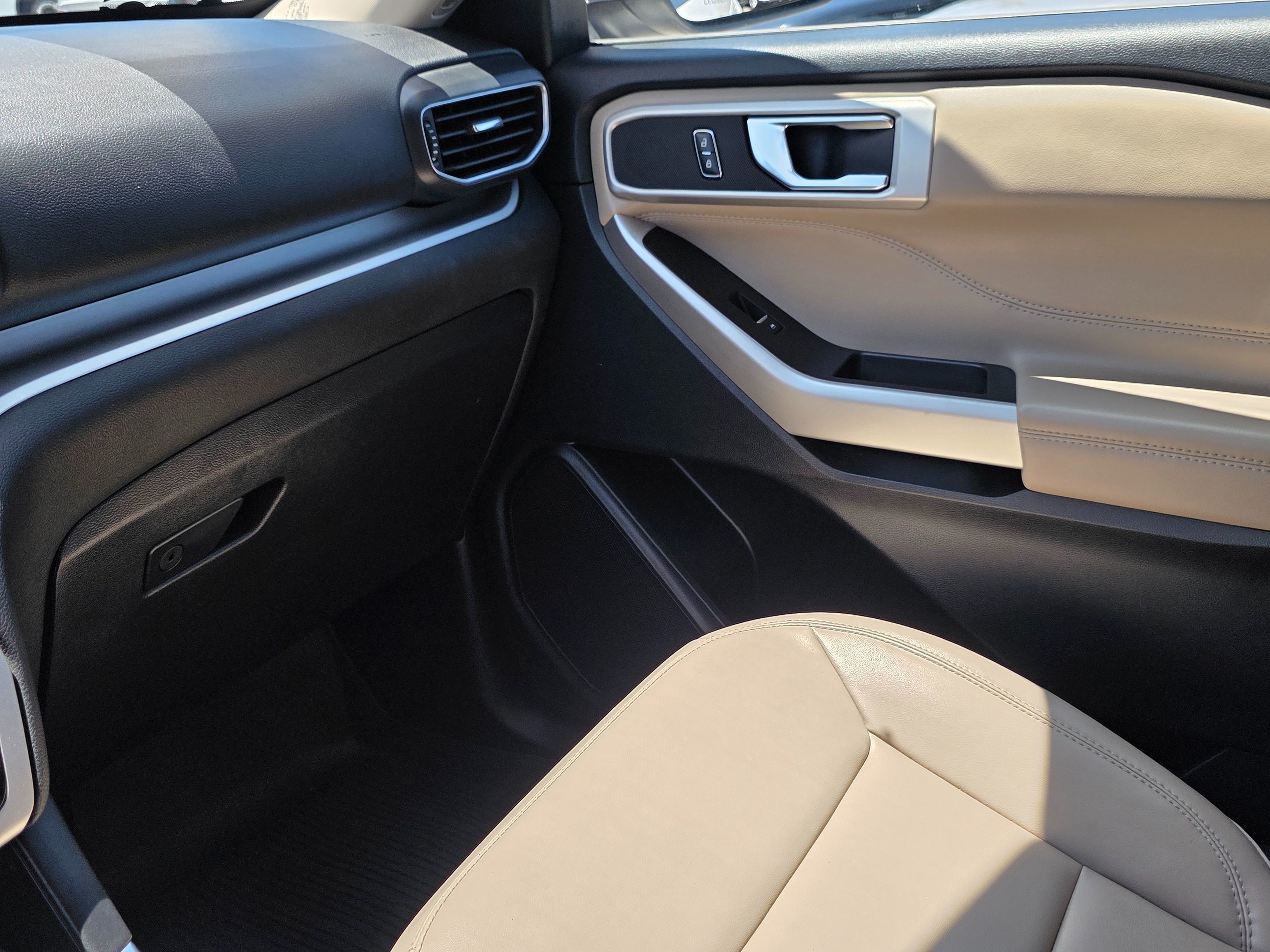 Photo 33 of this Ford Explorer