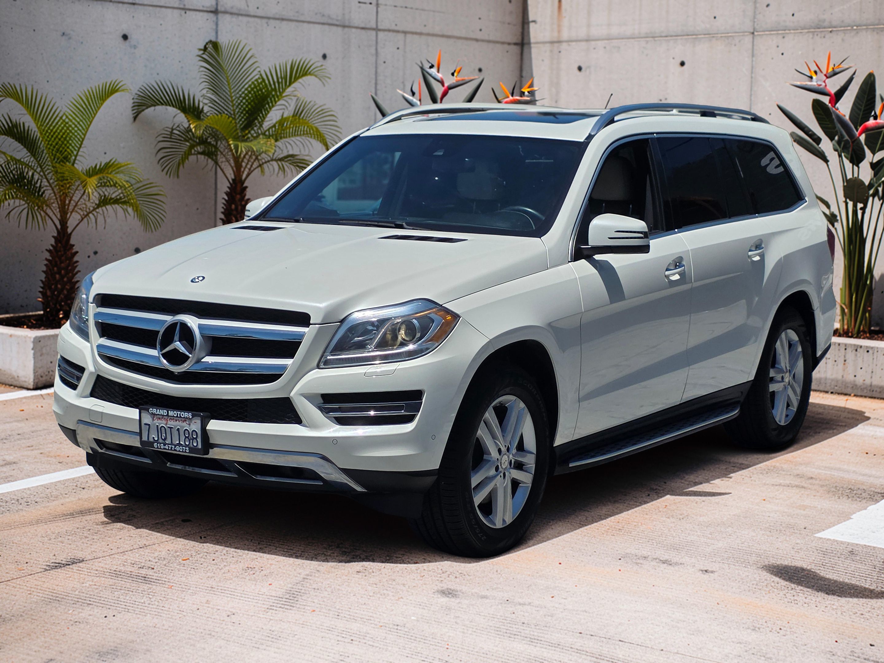 Photo 3 of this Mercedes-Benz GL 450