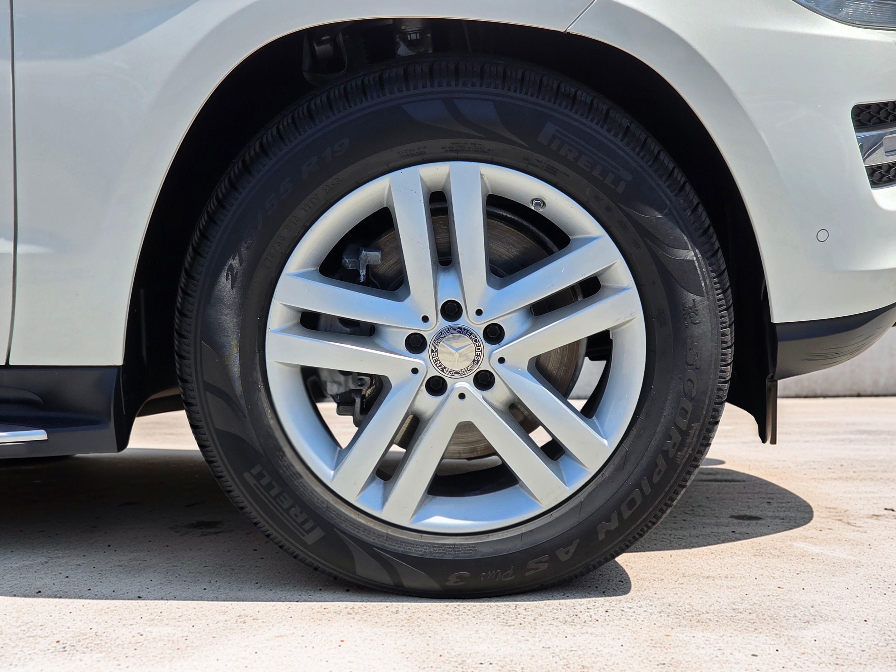 Photo 7 of this Mercedes-Benz GL 450