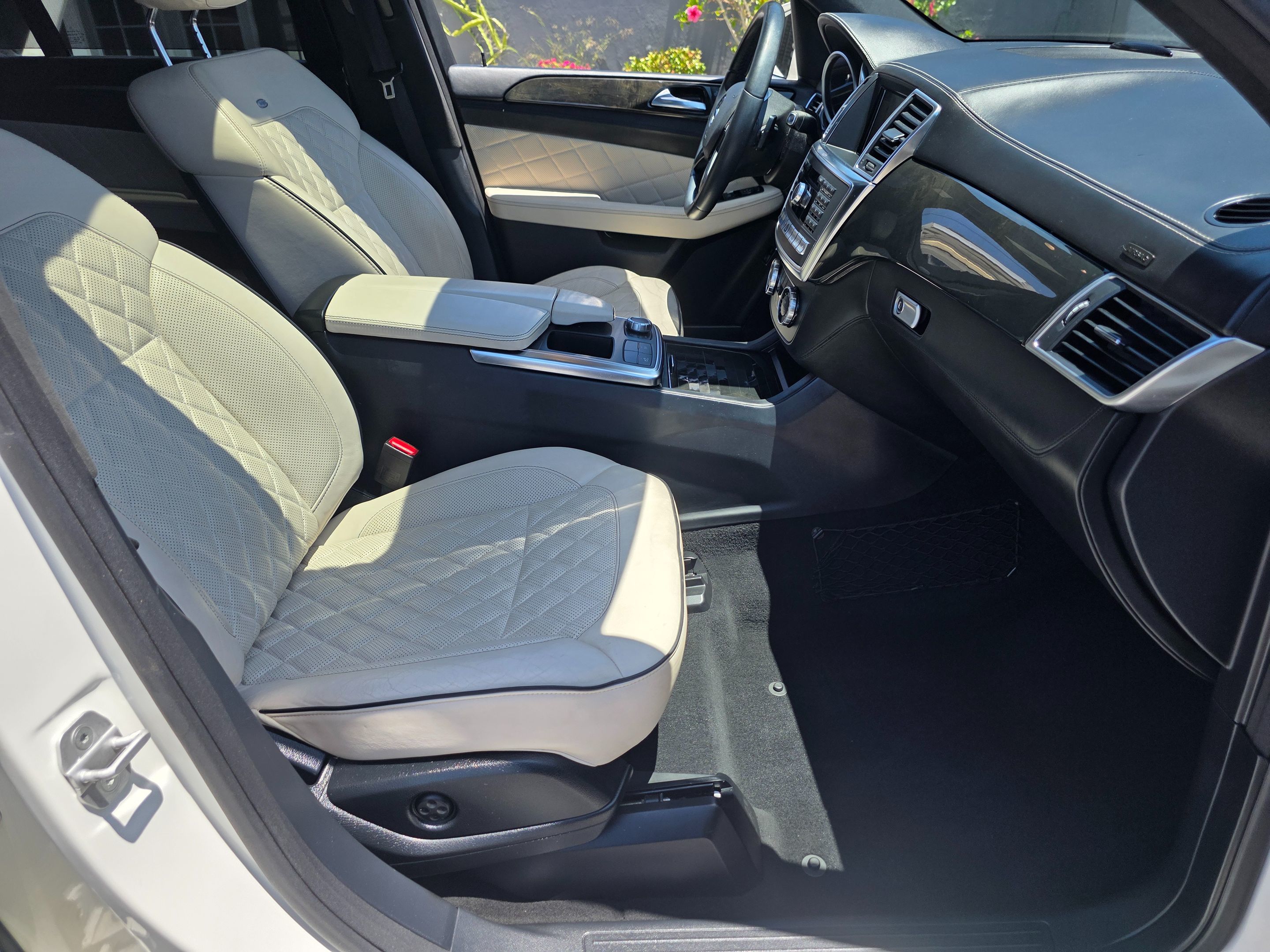 Photo 9 of this Mercedes-Benz GL 450