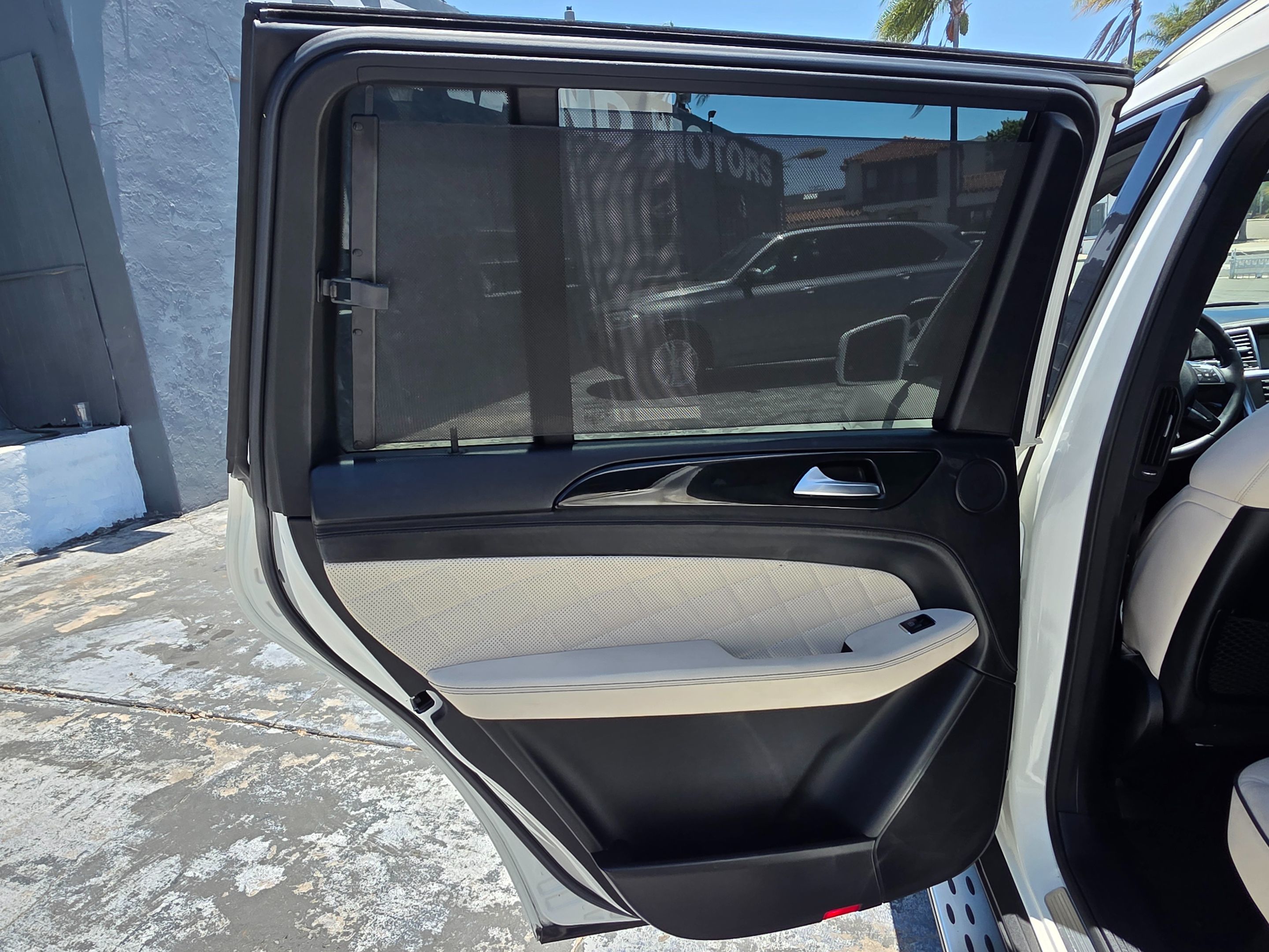 Photo 23 of this Mercedes-Benz GL 450