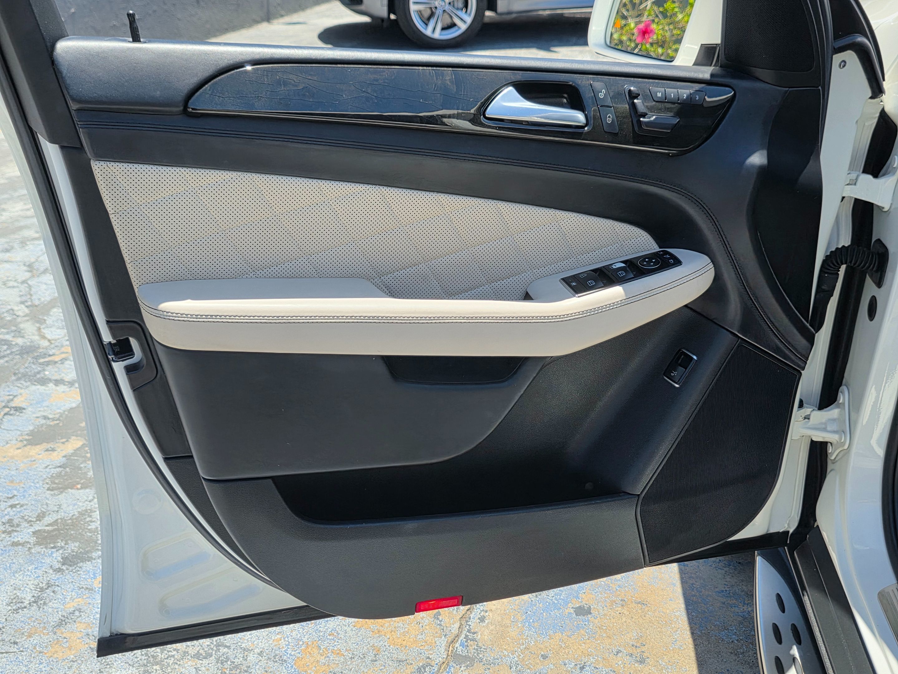 Photo 24 of this Mercedes-Benz GL 450