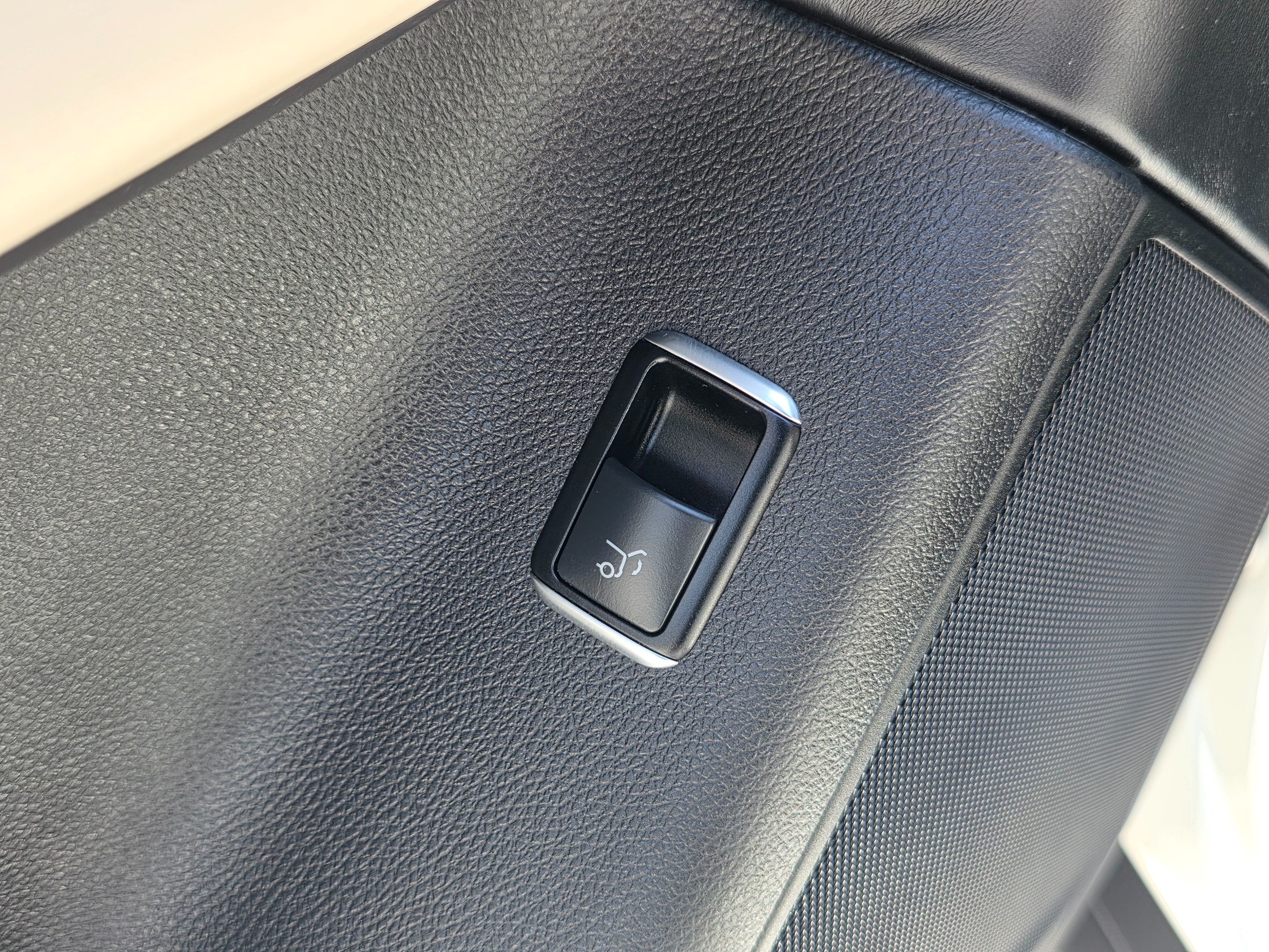 Photo 27 of this Mercedes-Benz GL 450