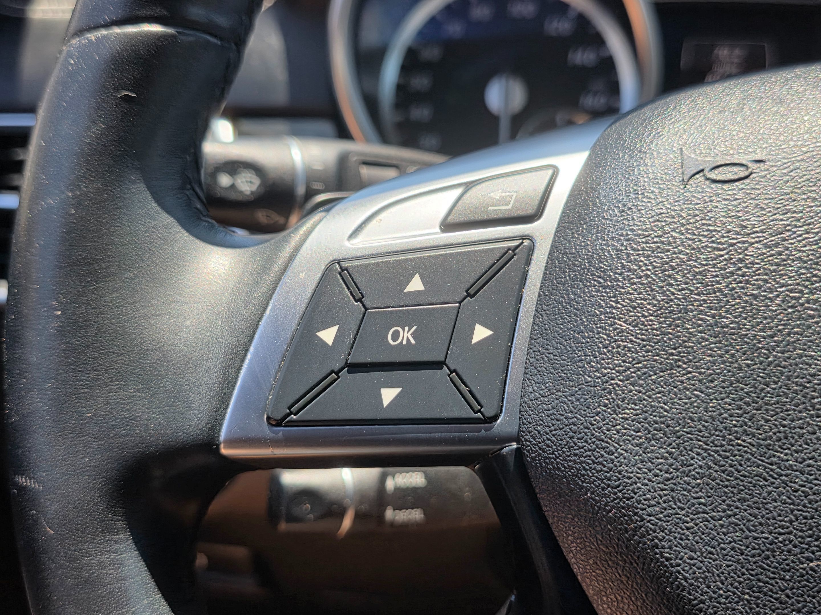 Photo 29 of this Mercedes-Benz GL 450