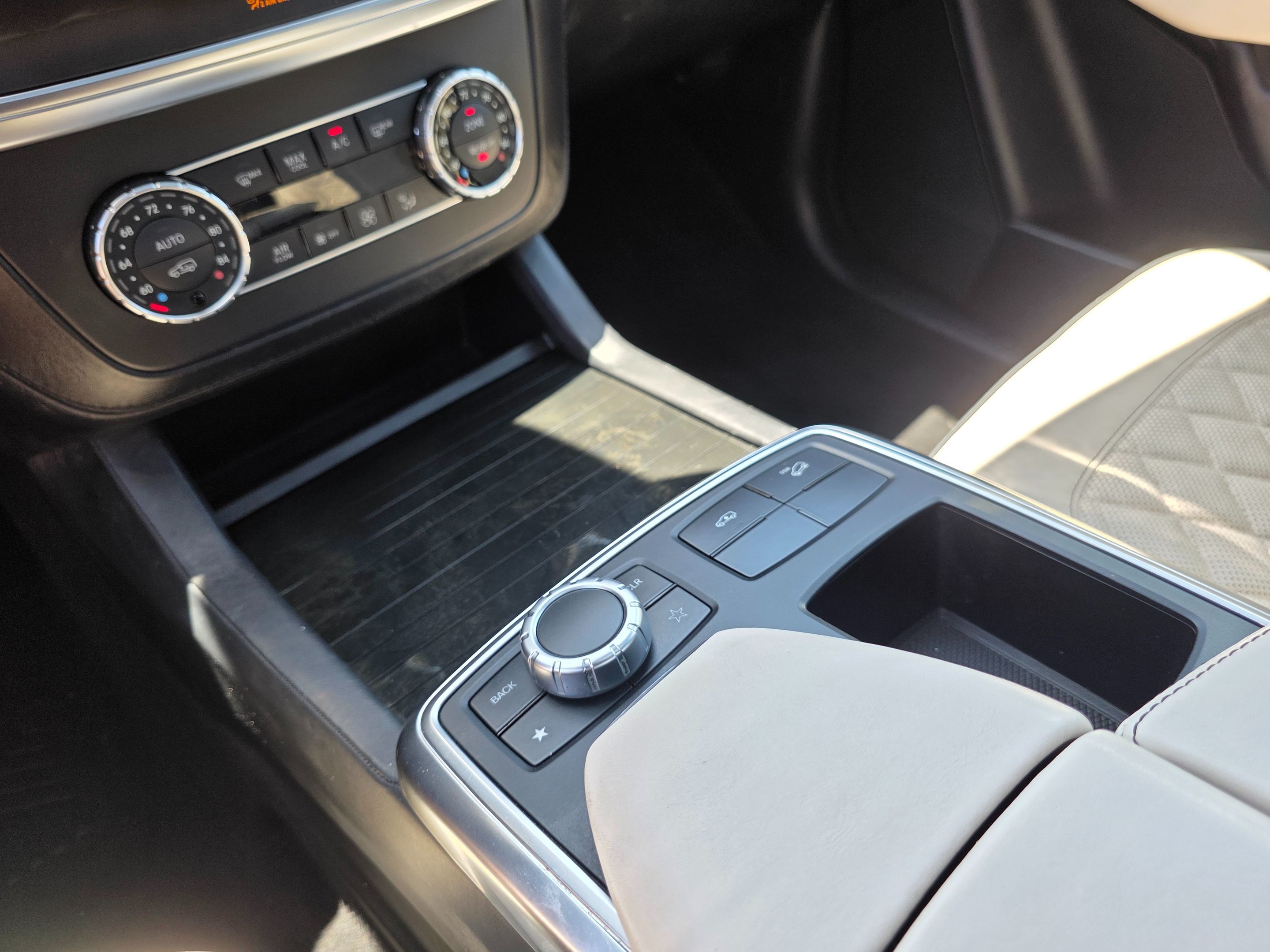 Photo 33 of this Mercedes-Benz GL 450