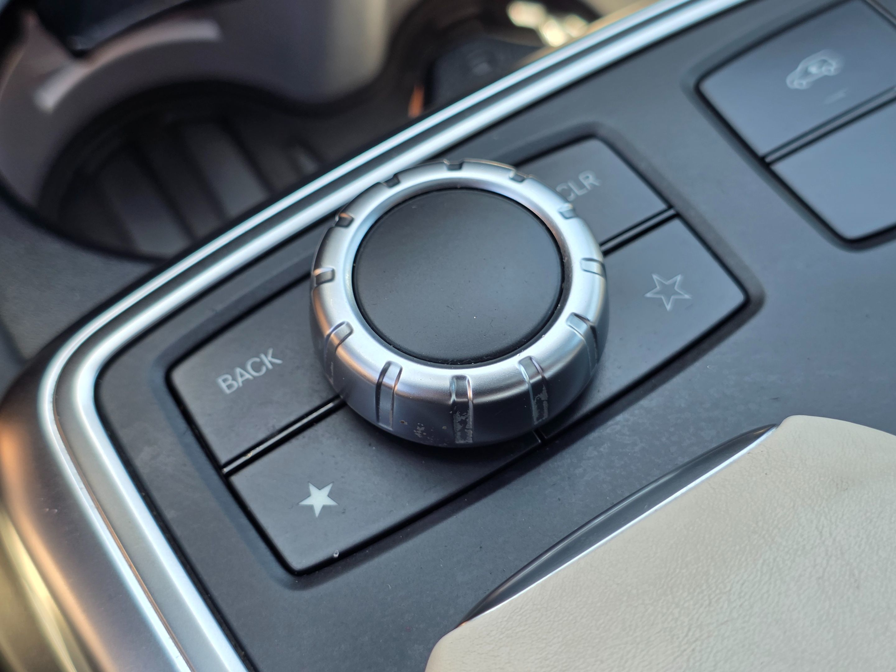 Photo 40 of this Mercedes-Benz GL 450