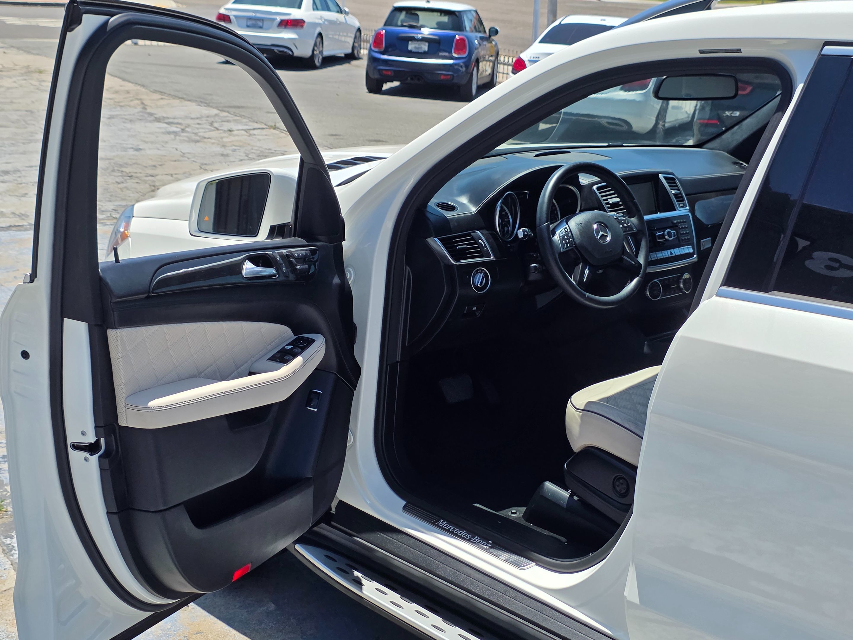 Photo 49 of this Mercedes-Benz GL 450