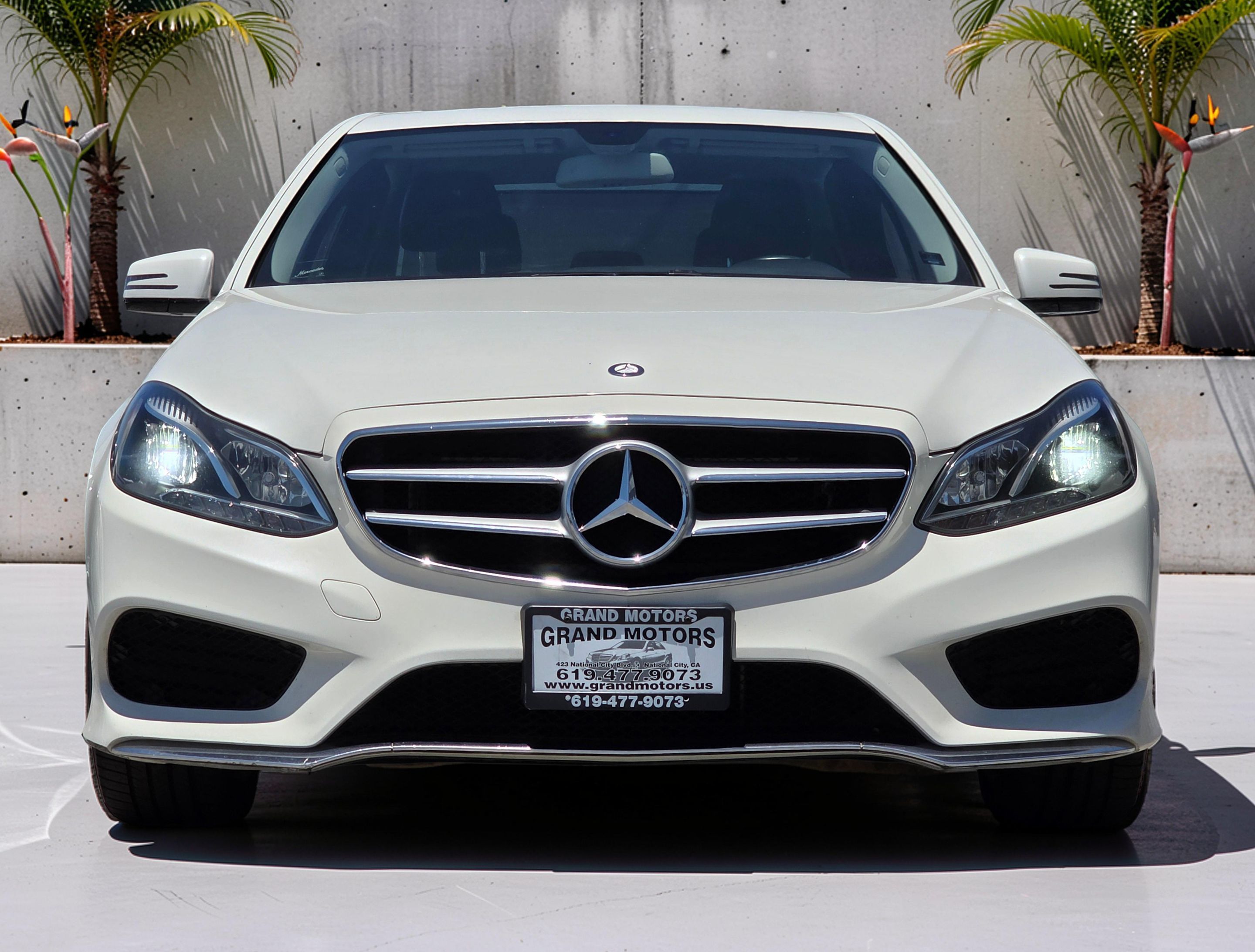 Photo 2 of this Mercedes-Benz E 350