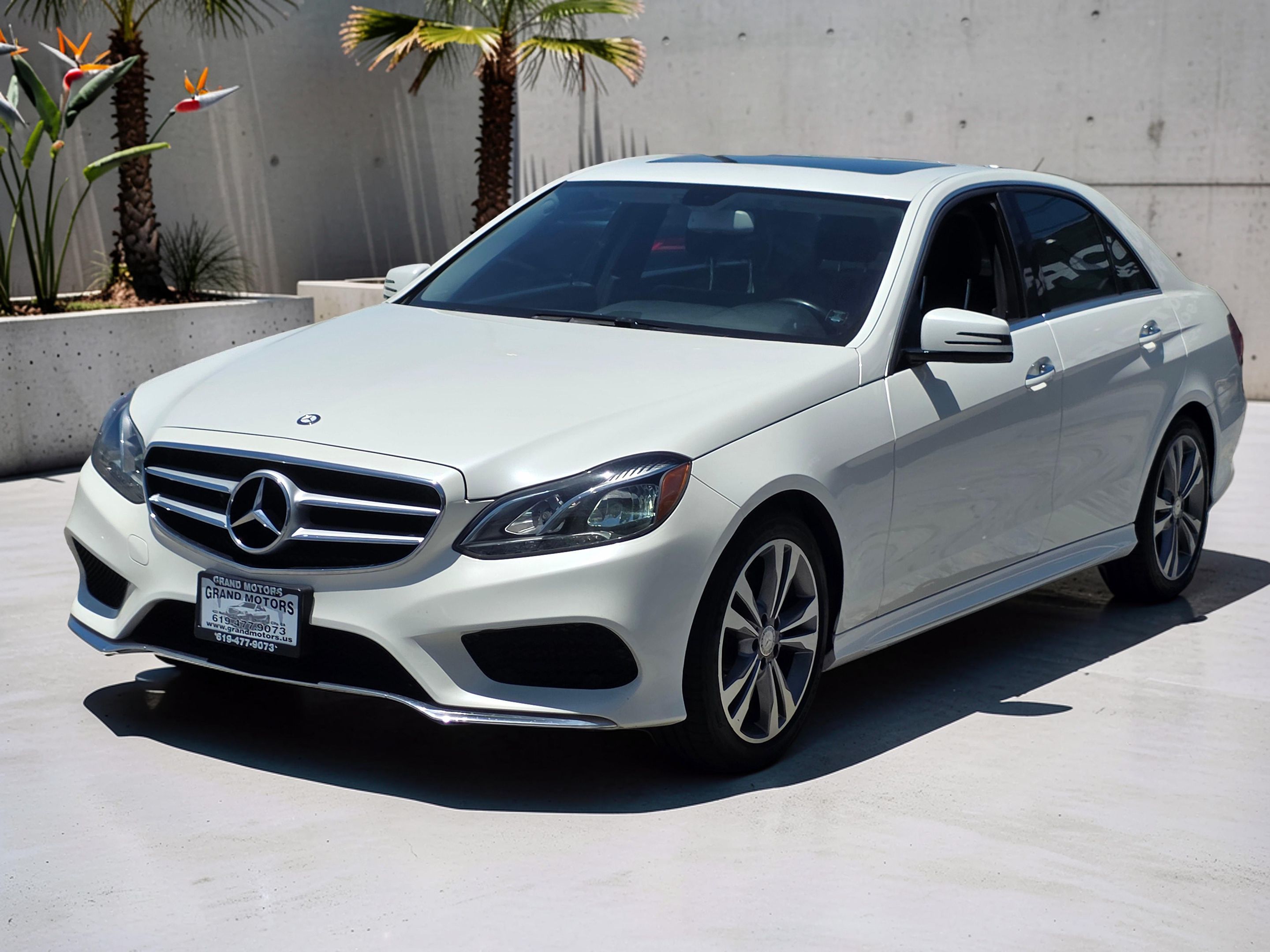 Photo 3 of this Mercedes-Benz E 350