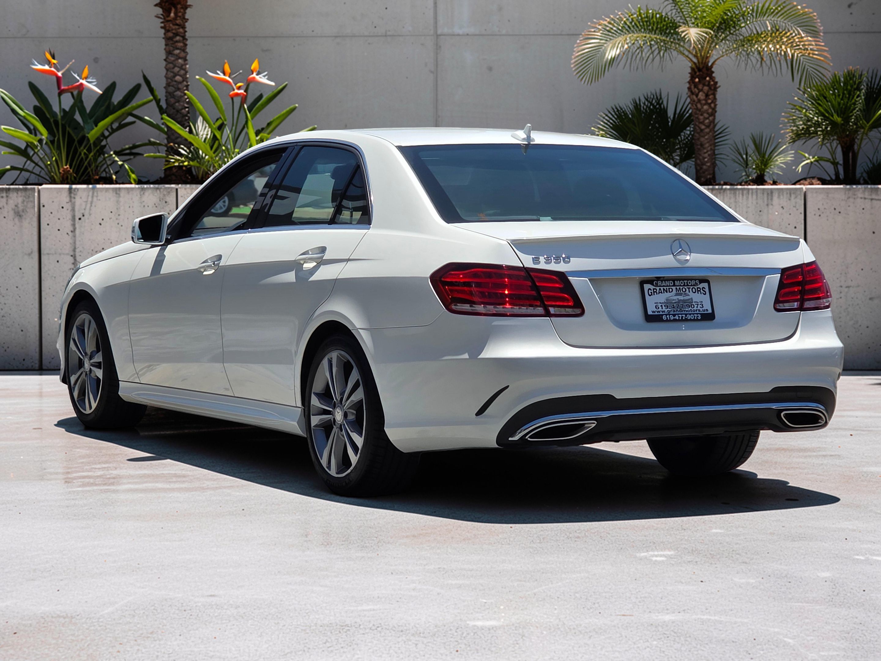 Photo 4 of this Mercedes-Benz E 350