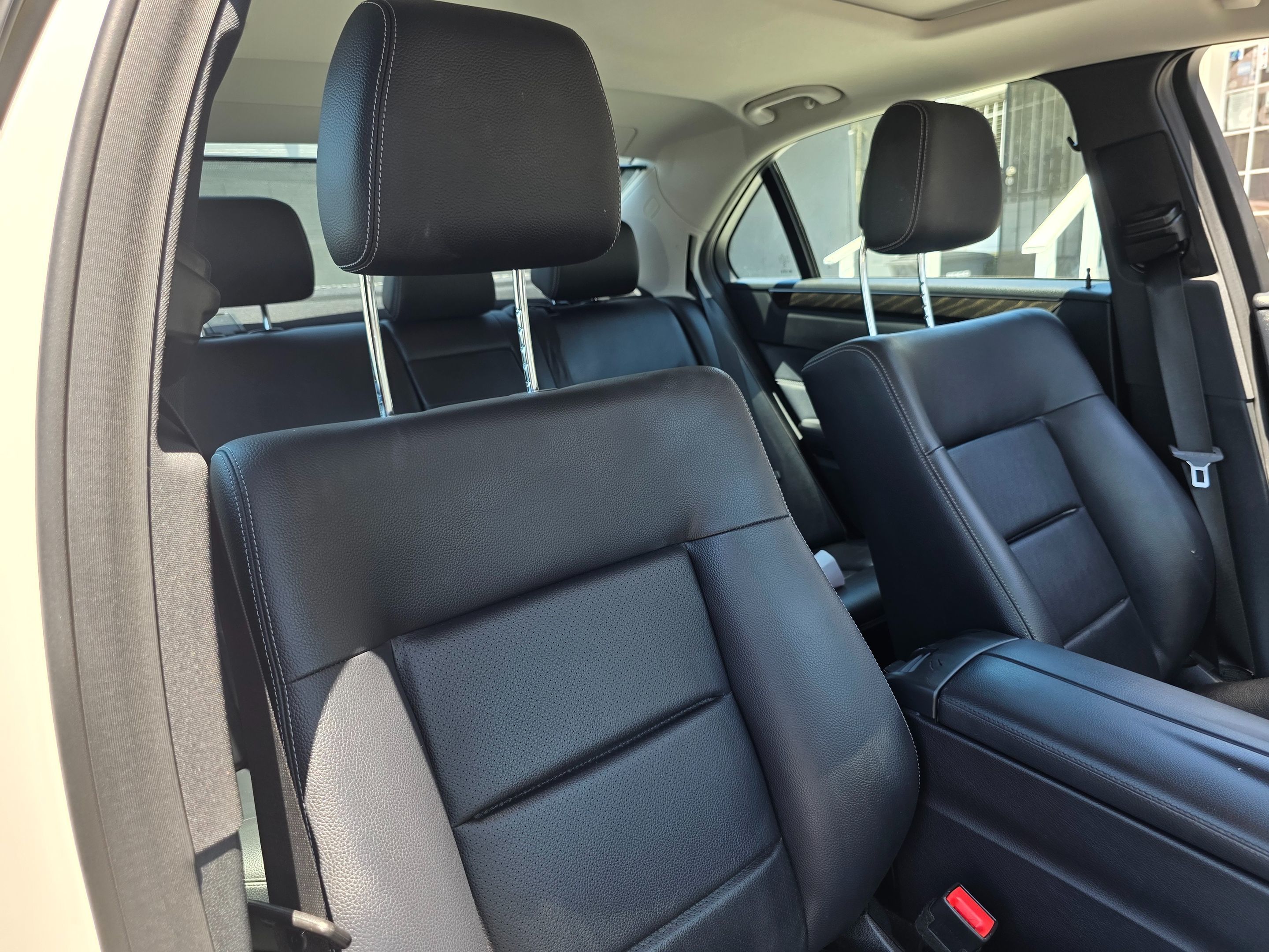 Photo 10 of this Mercedes-Benz E 350