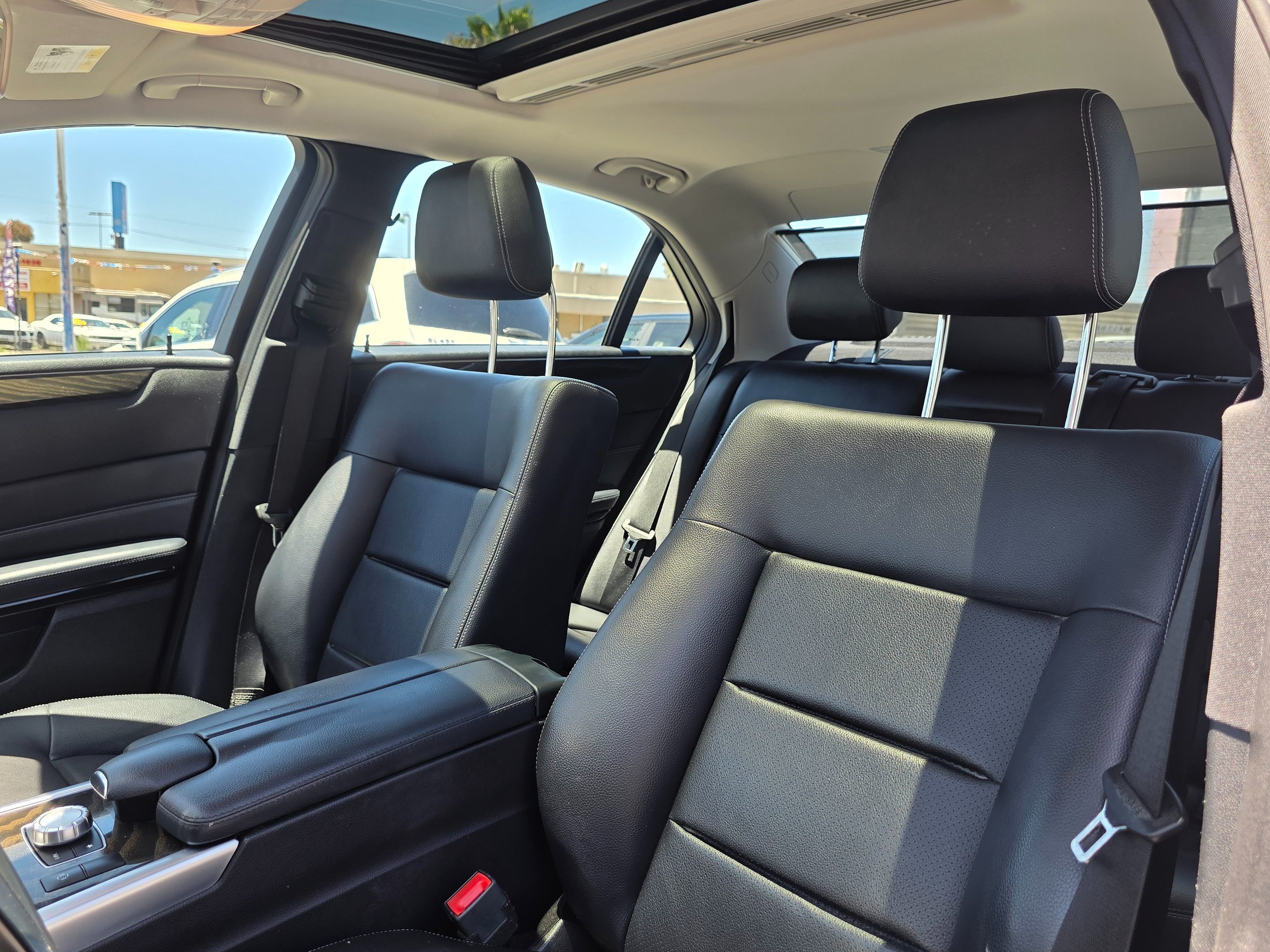 Photo 15 of this Mercedes-Benz E 350