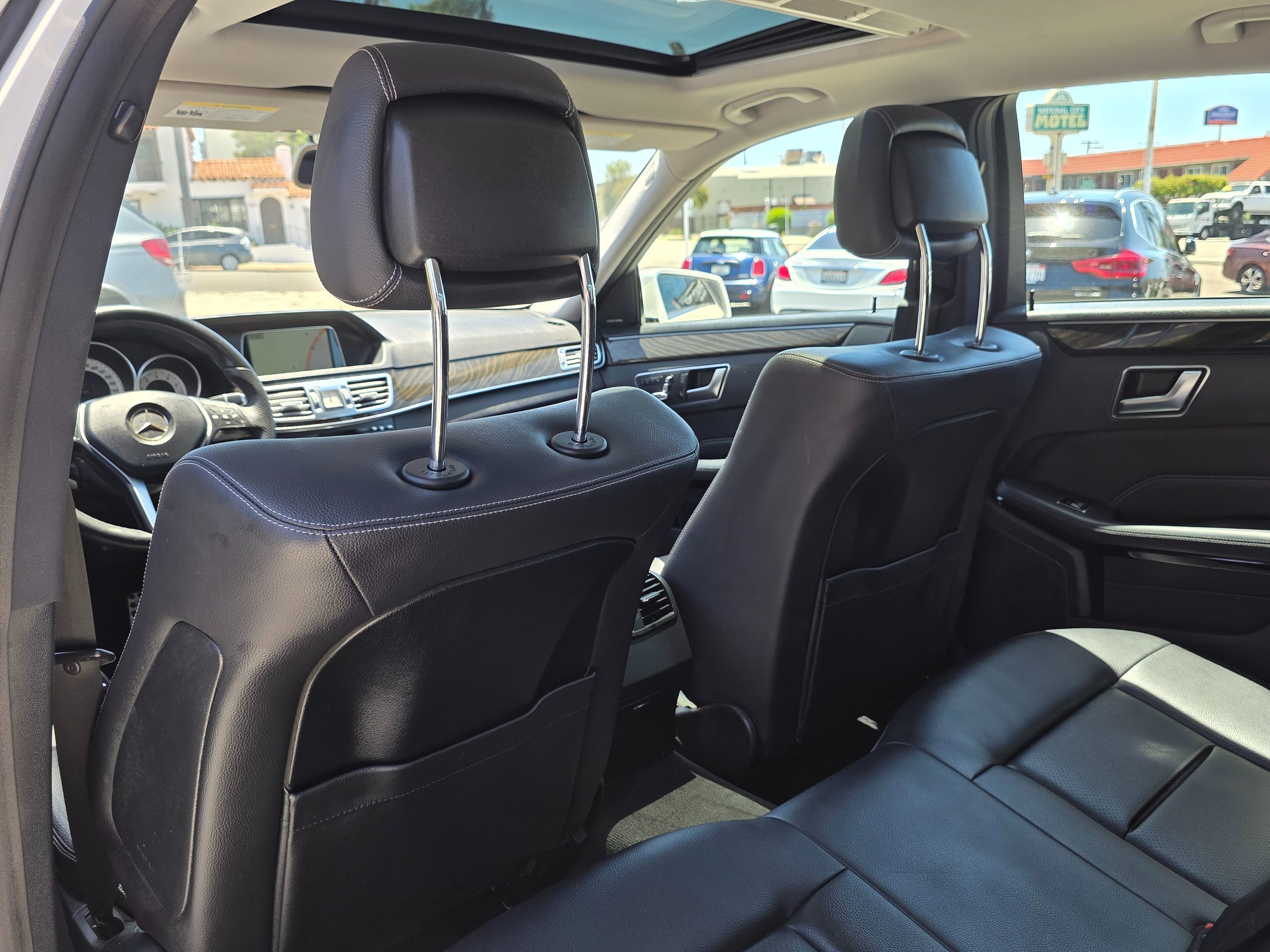 Photo 18 of this Mercedes-Benz E 350