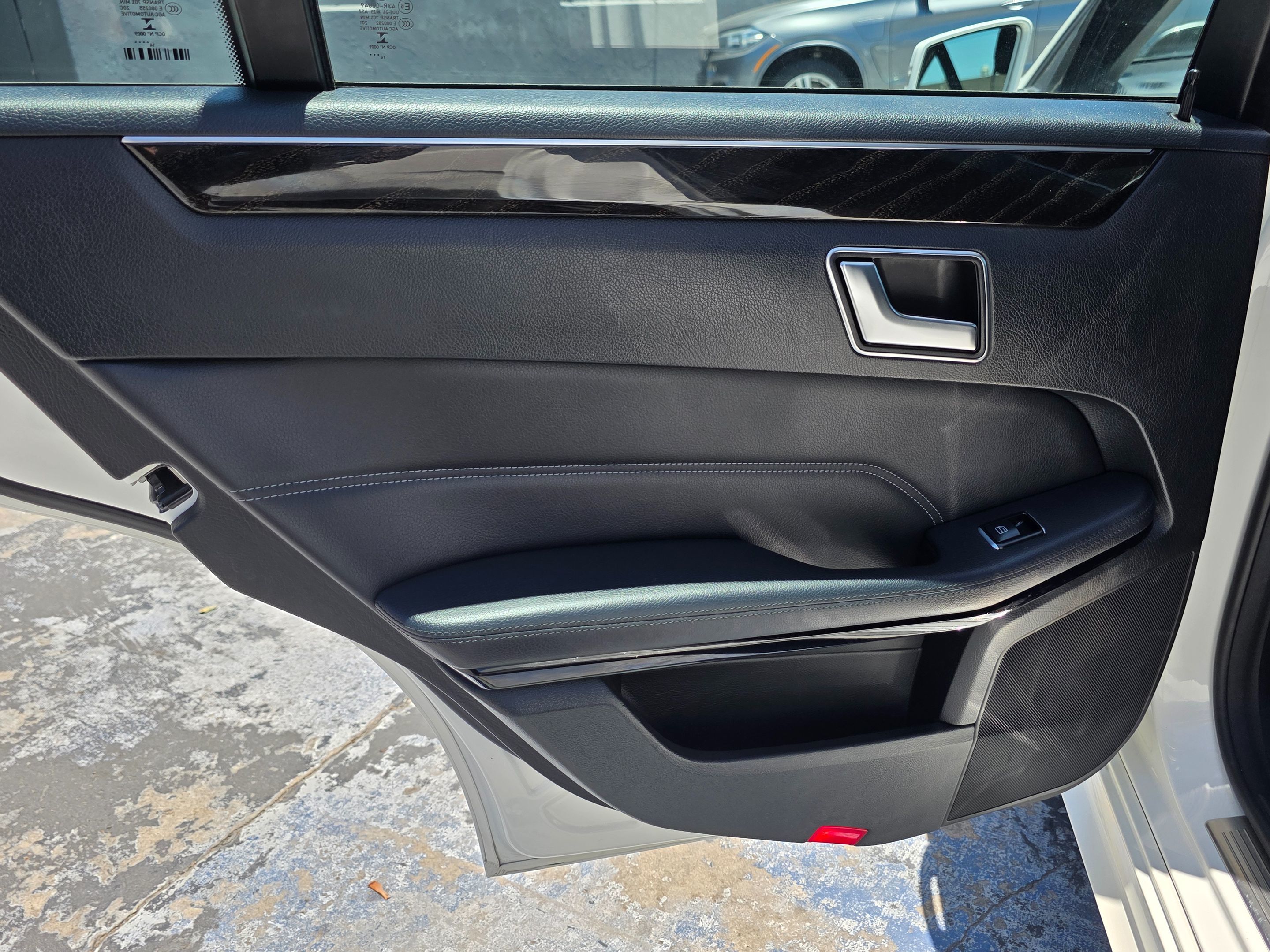 Photo 19 of this Mercedes-Benz E 350