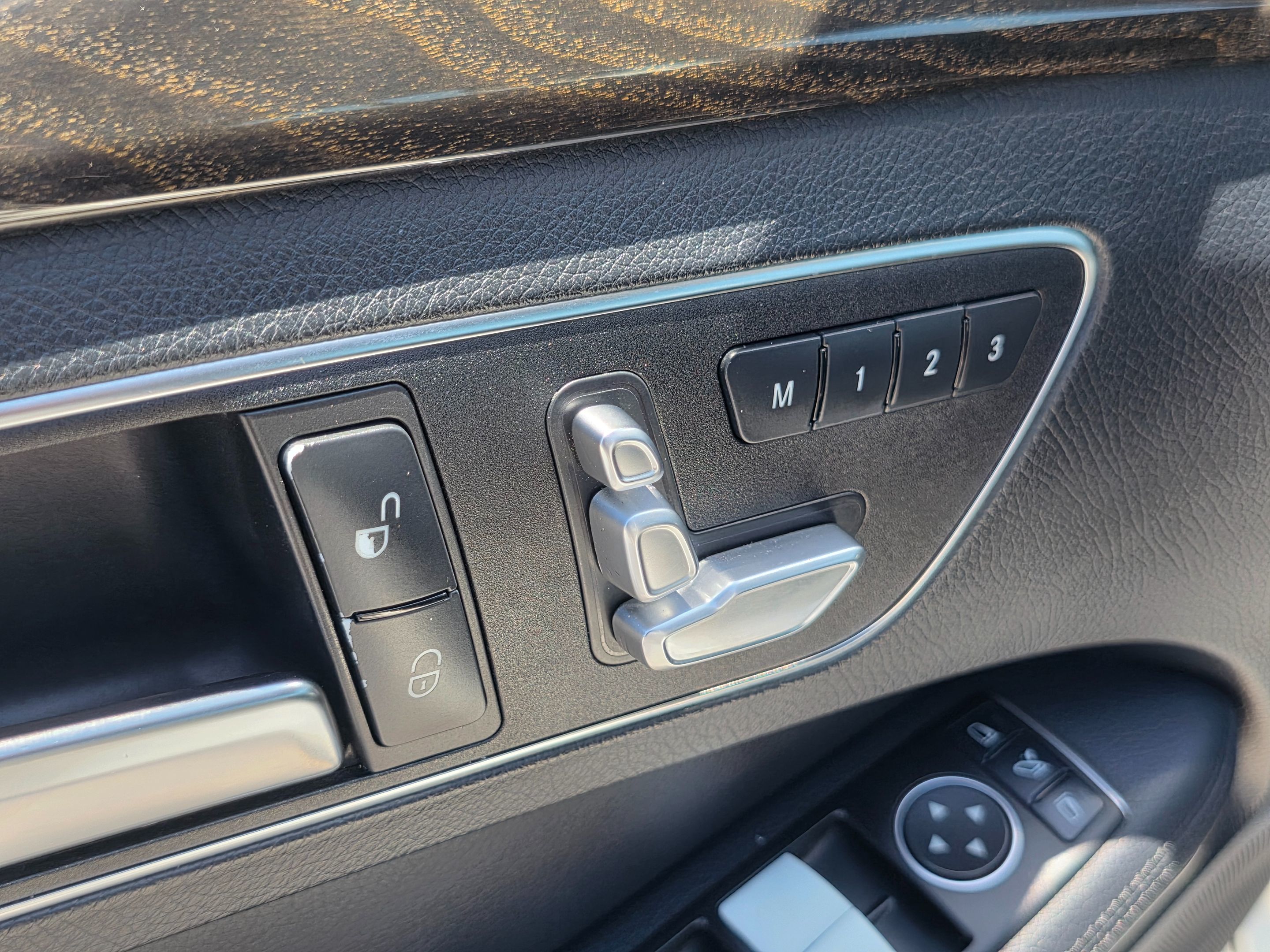 Photo 21 of this Mercedes-Benz E 350