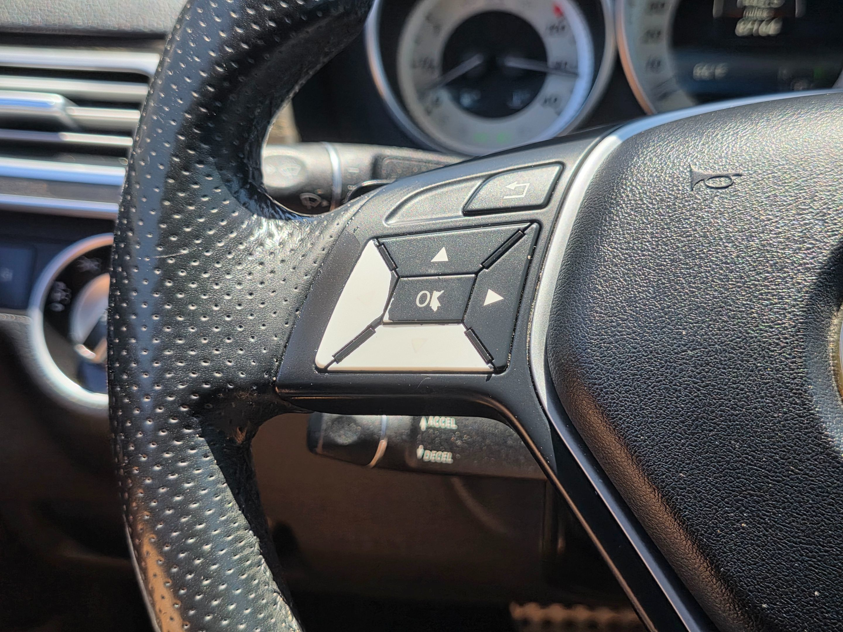 Photo 24 of this Mercedes-Benz E 350