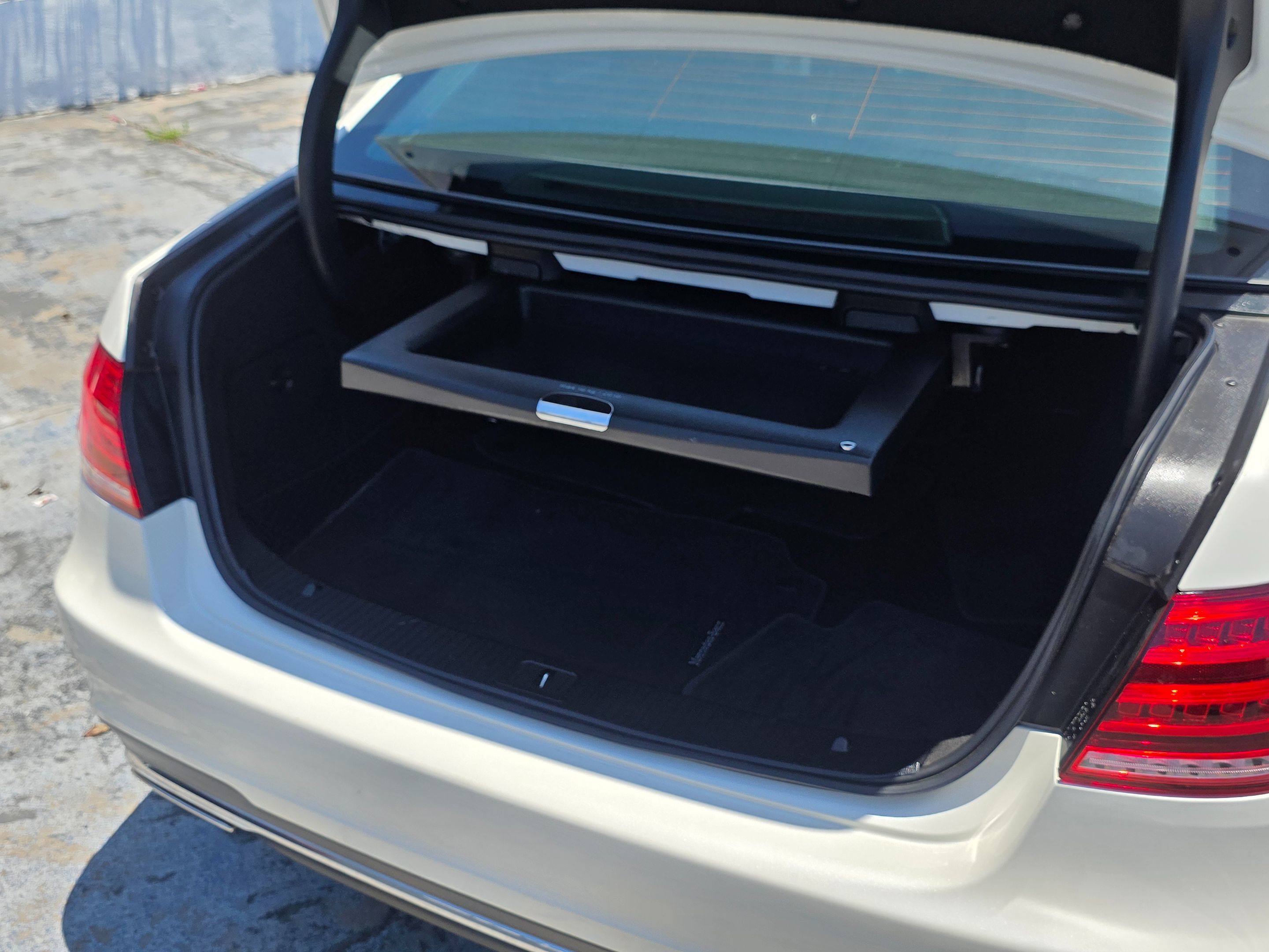 Photo 37 of this Mercedes-Benz E 350