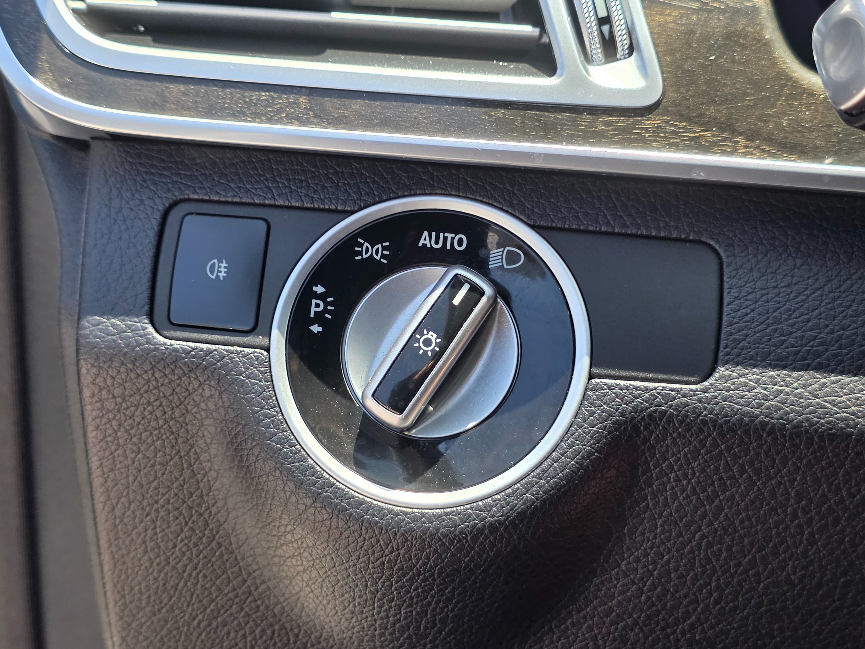 Photo 36 of this Mercedes-Benz E 350