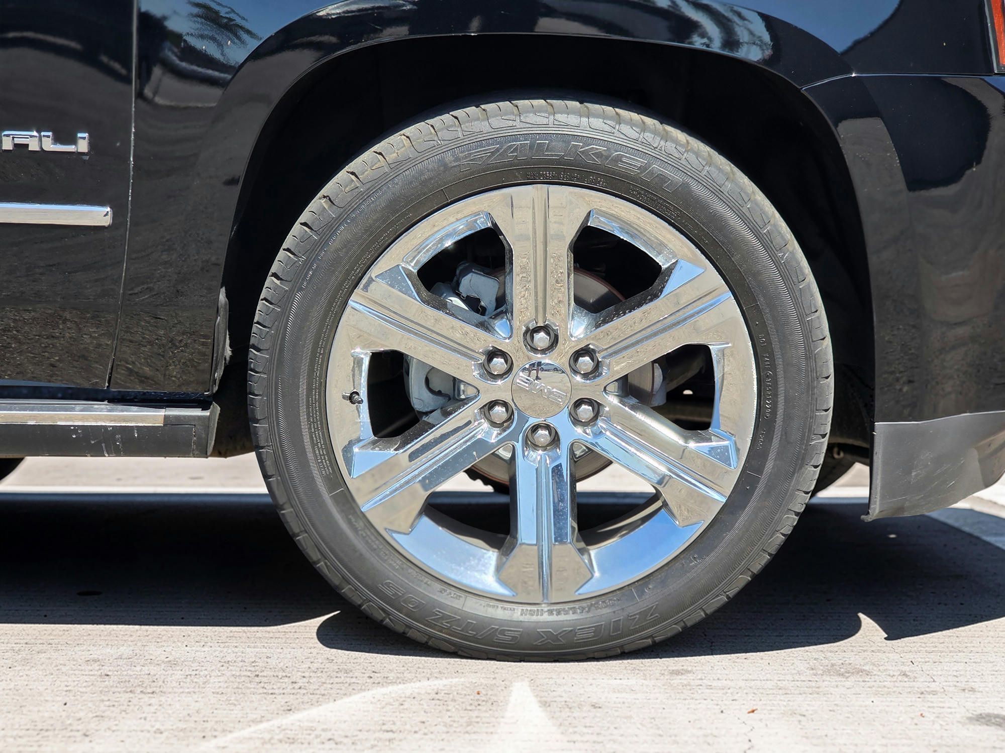Photo 9 of this GMC Yukon