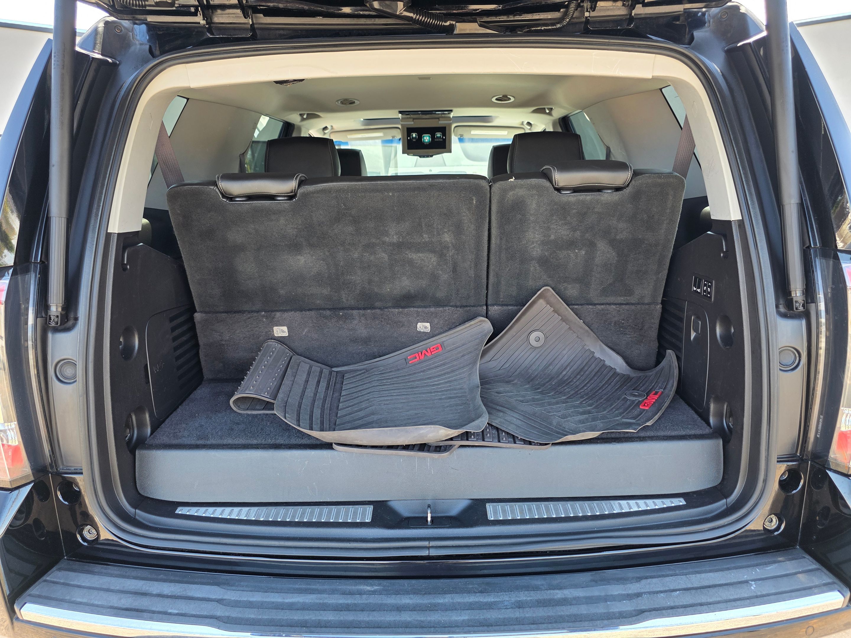 Photo 15 of this GMC Yukon