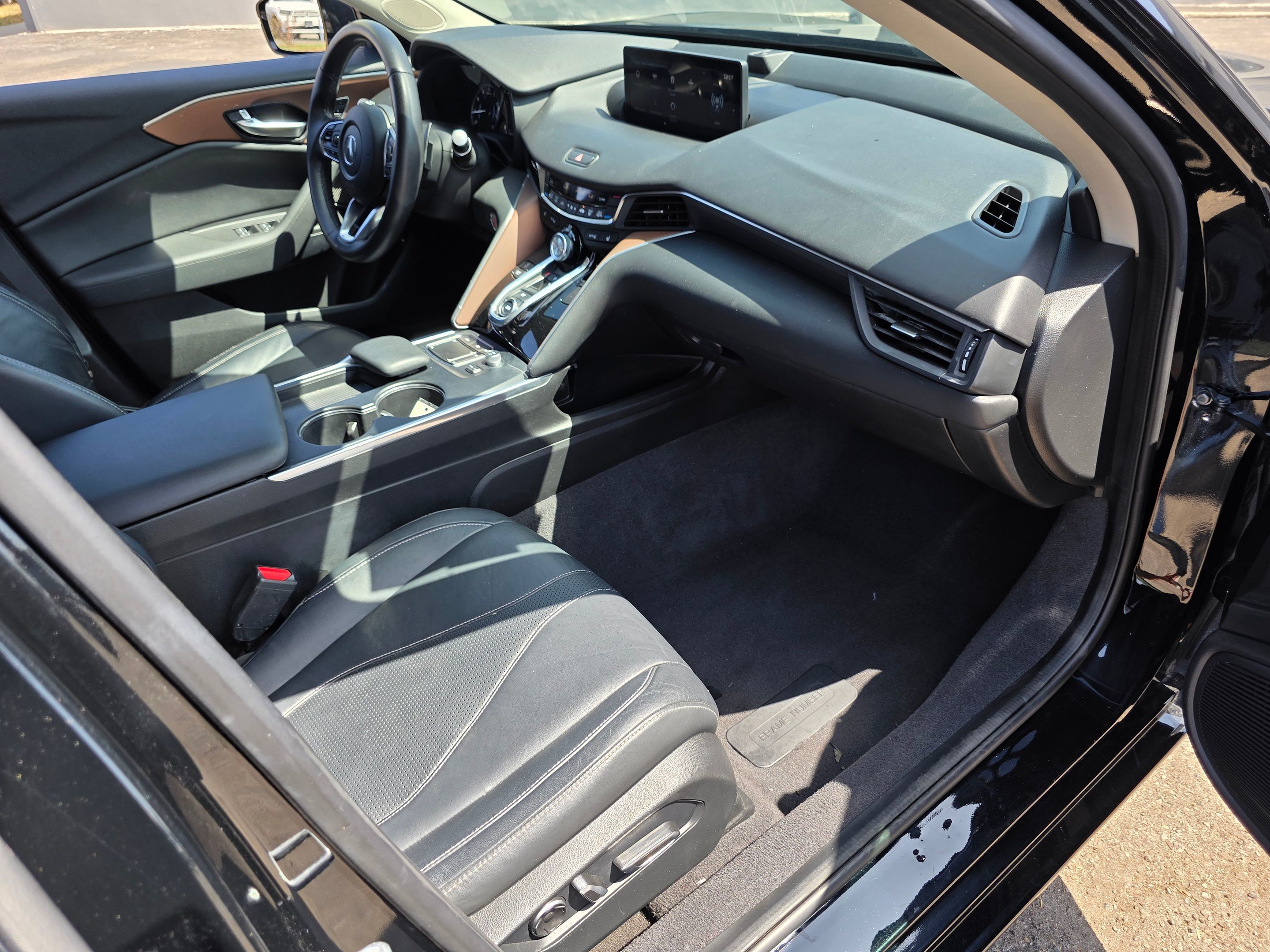 Photo 9 of this Acura TLX