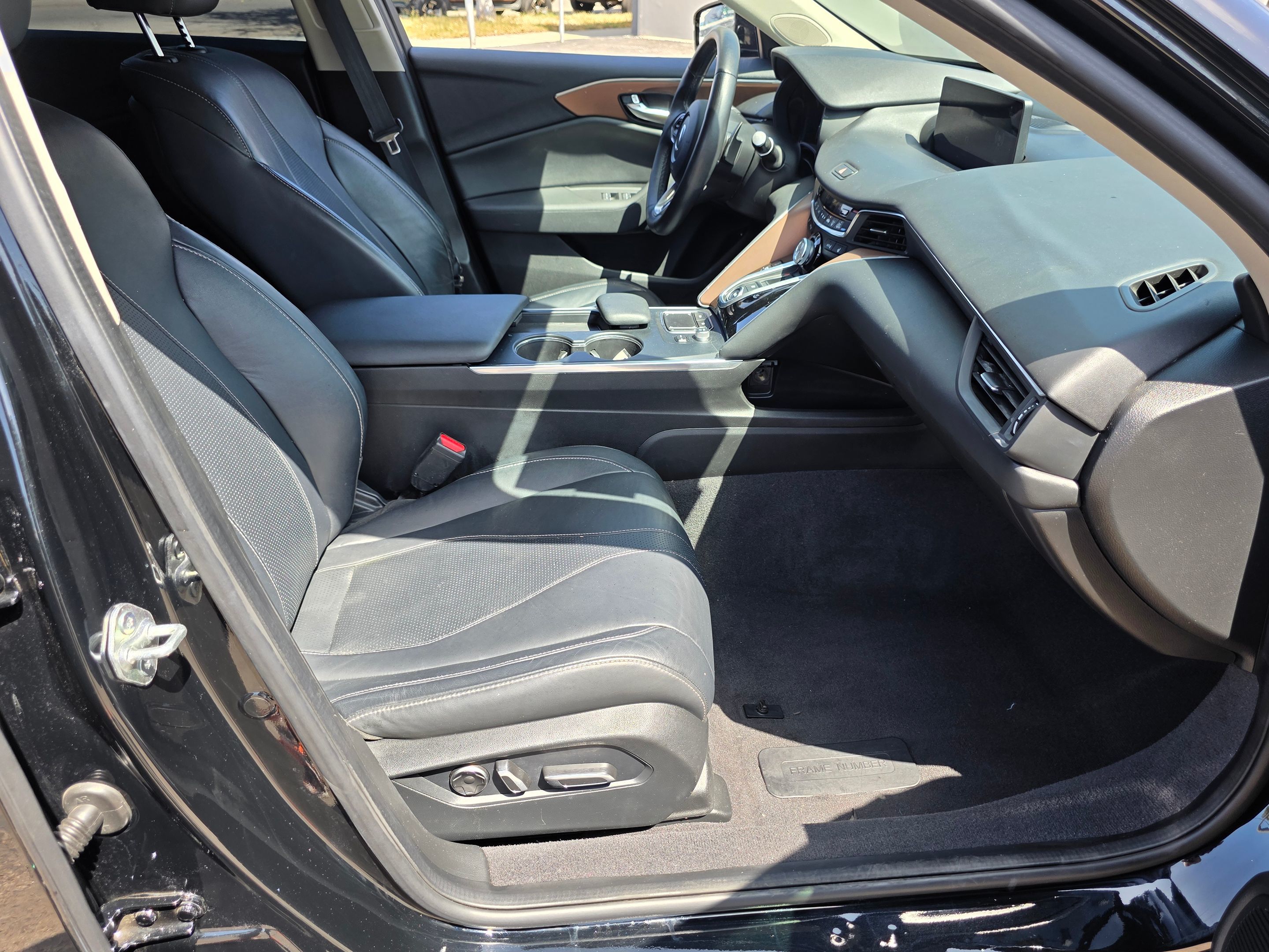 Photo 10 of this Acura TLX