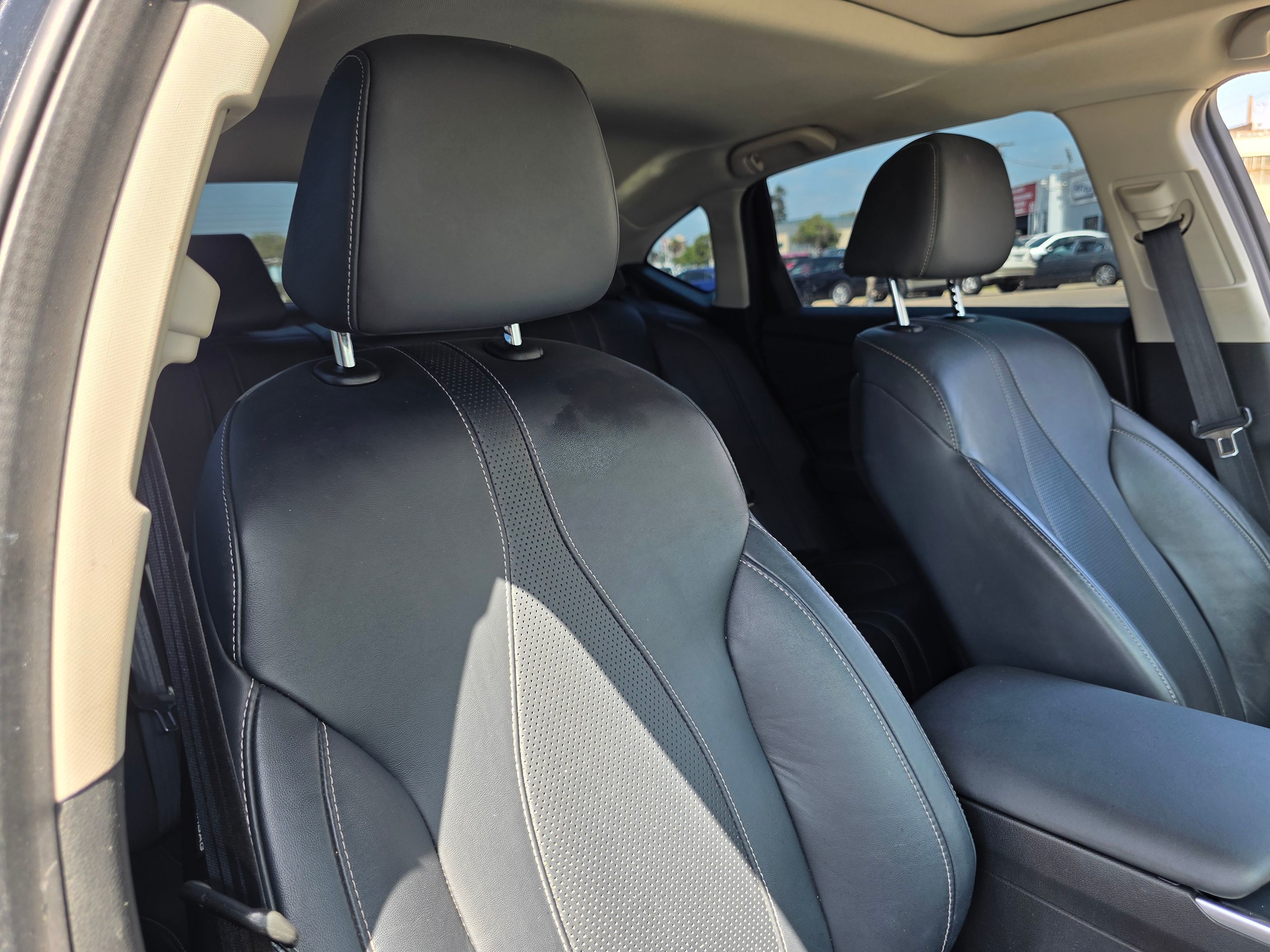 Photo 11 of this Acura TLX
