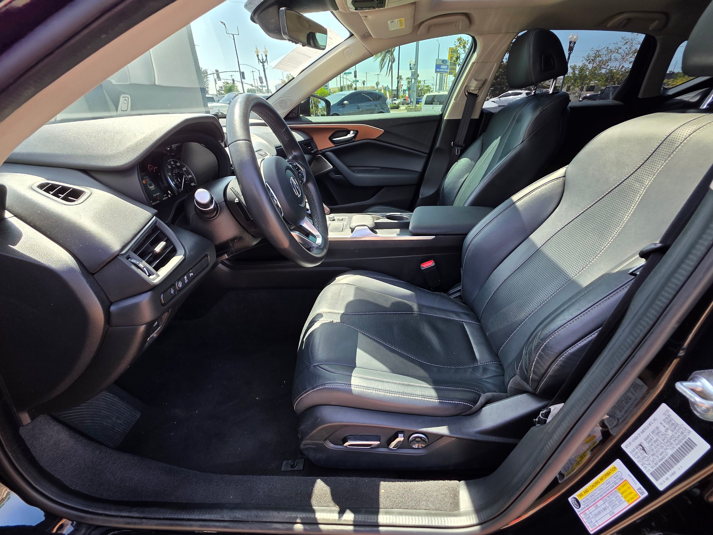 Photo 15 of this Acura TLX