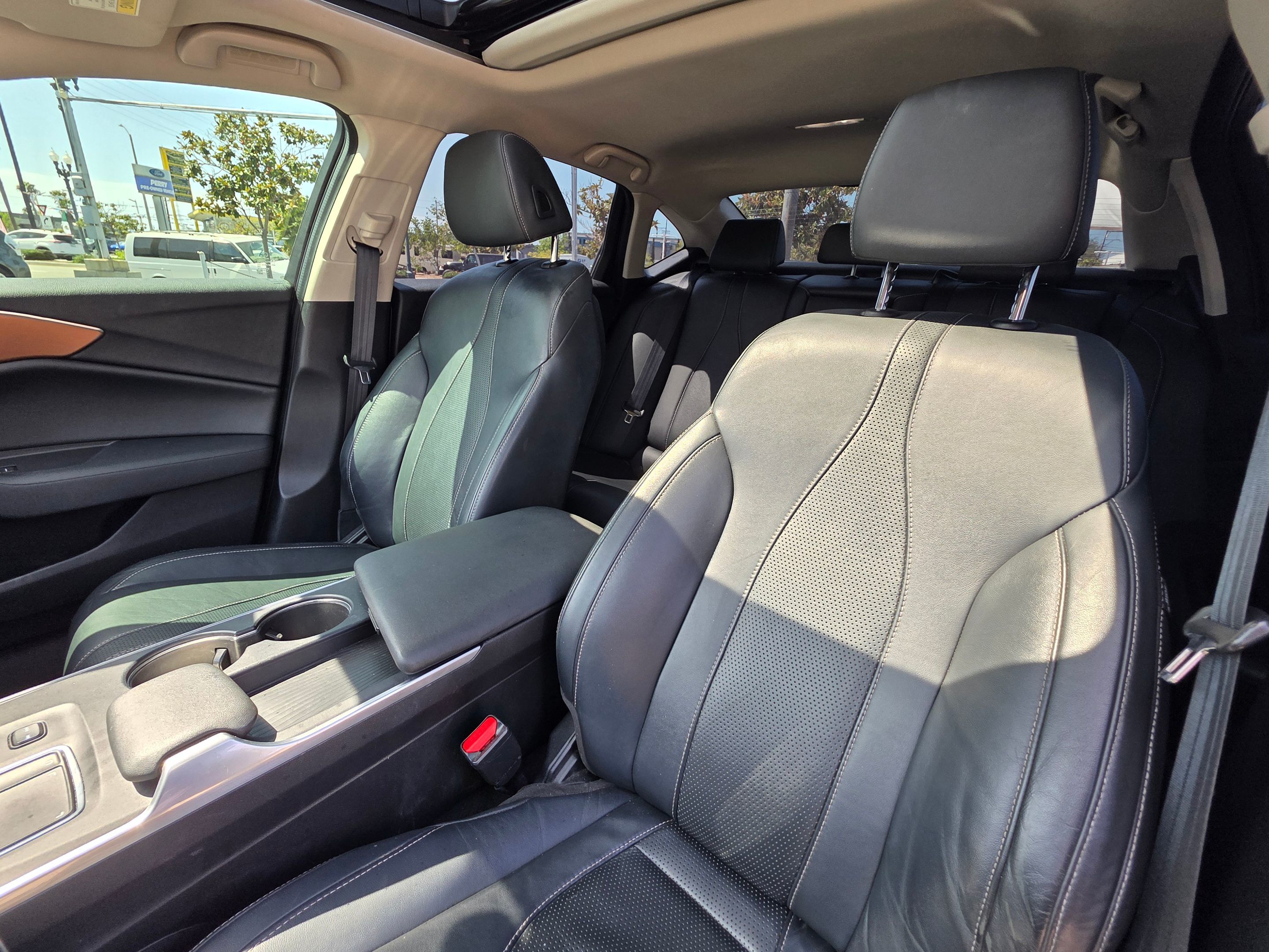 Photo 16 of this Acura TLX