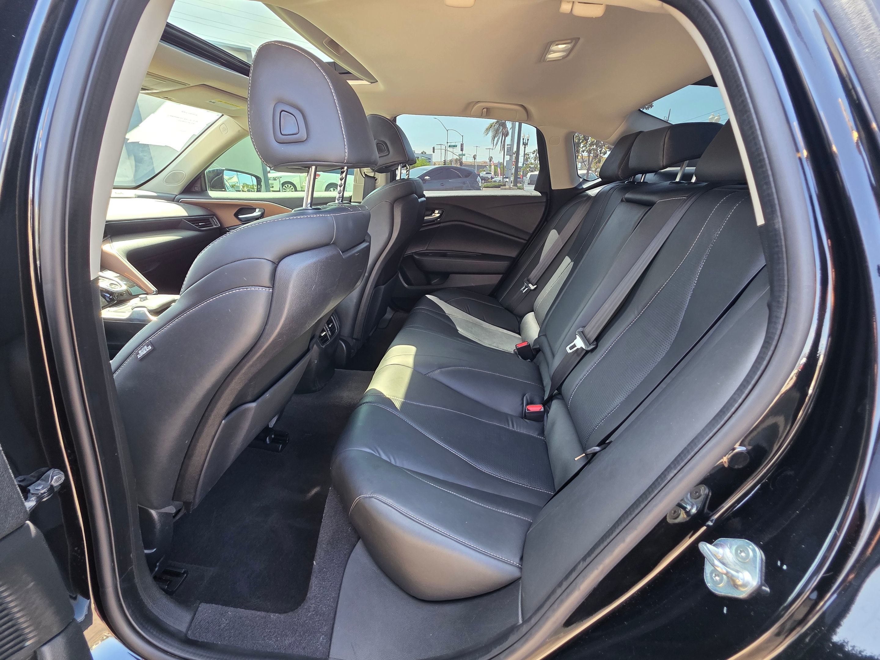 Photo 17 of this Acura TLX