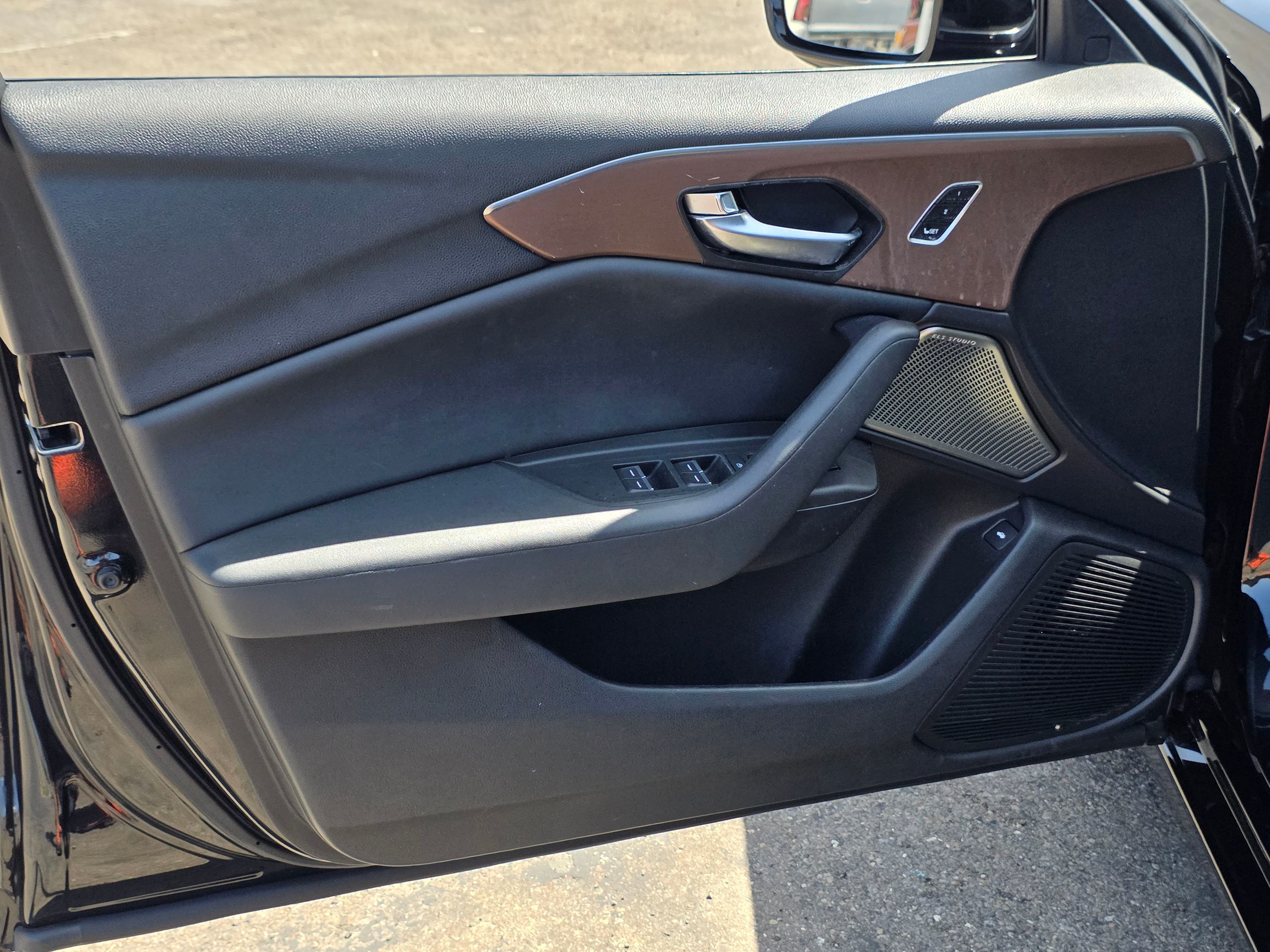 Photo 22 of this Acura TLX