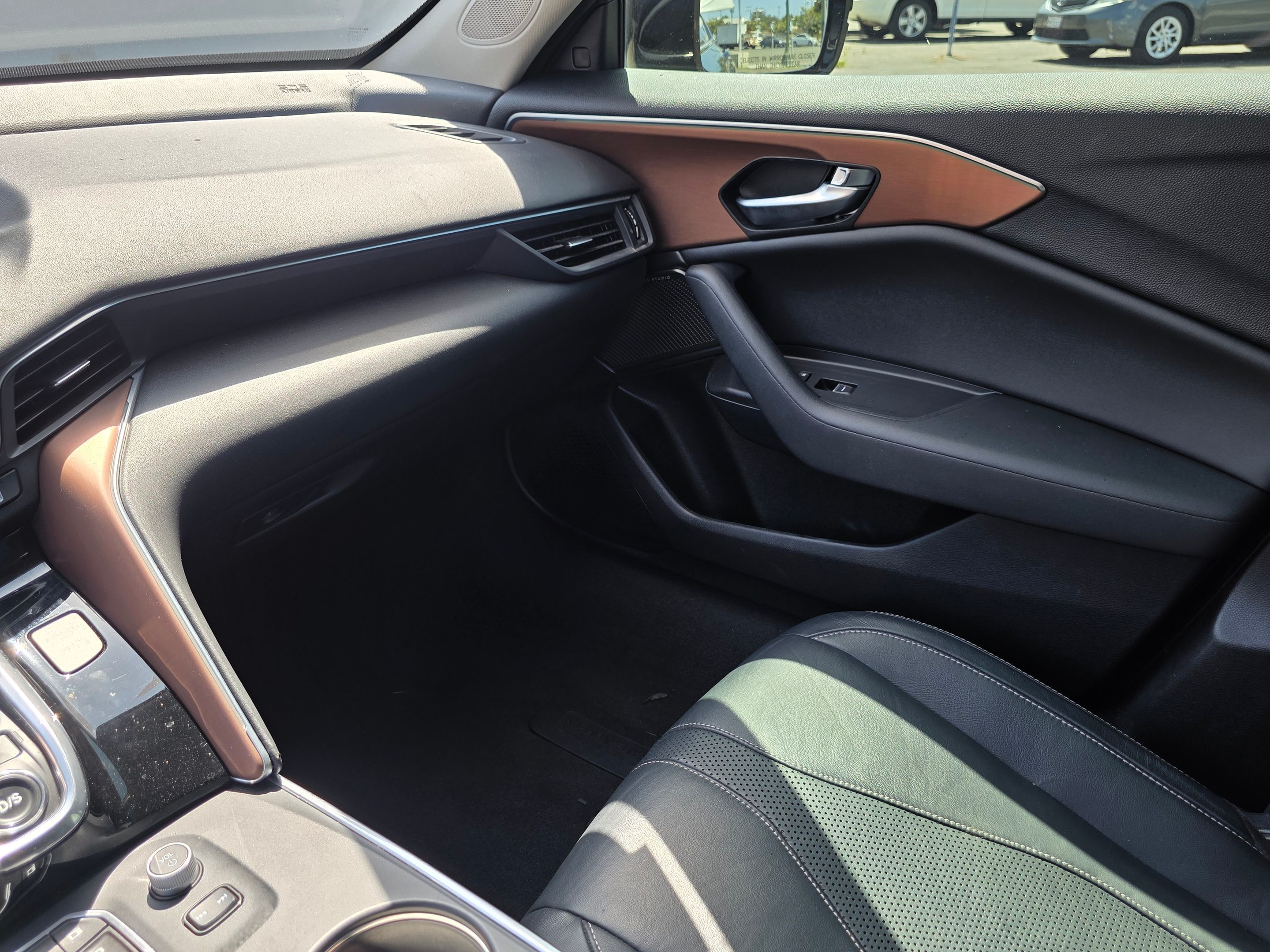 Photo 31 of this Acura TLX