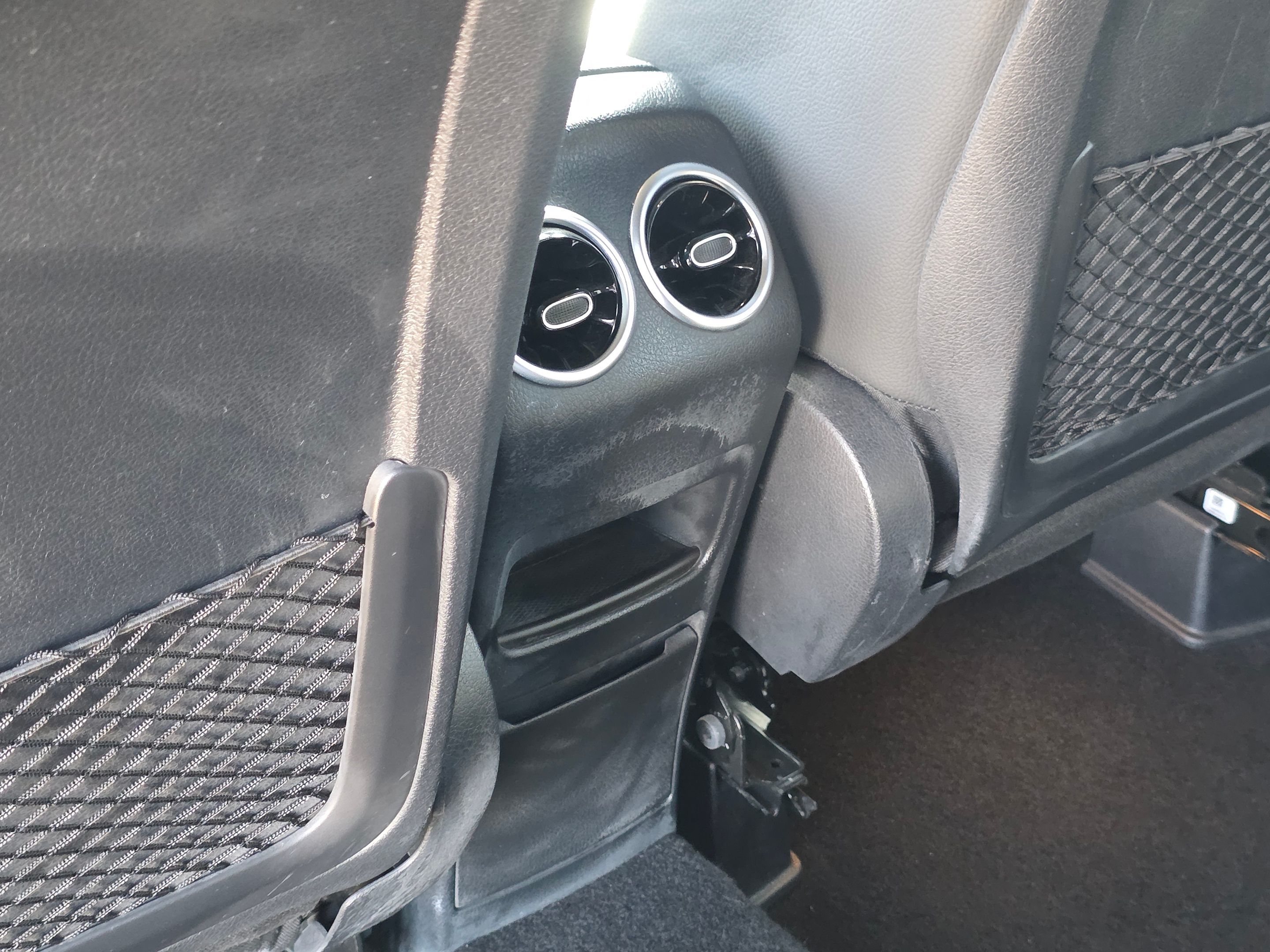 Photo 21 of this Mercedes-Benz GLB 250