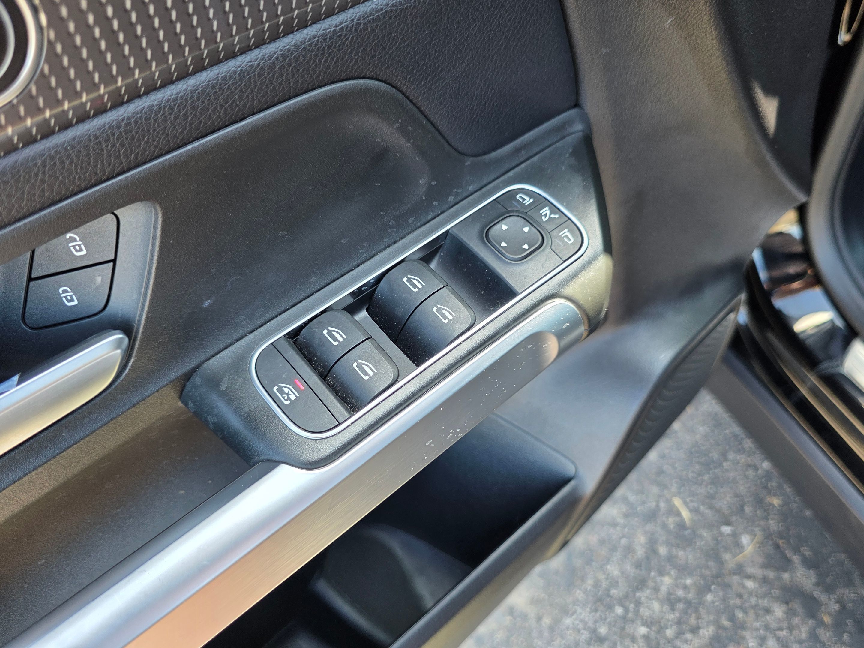Photo 24 of this Mercedes-Benz GLB 250