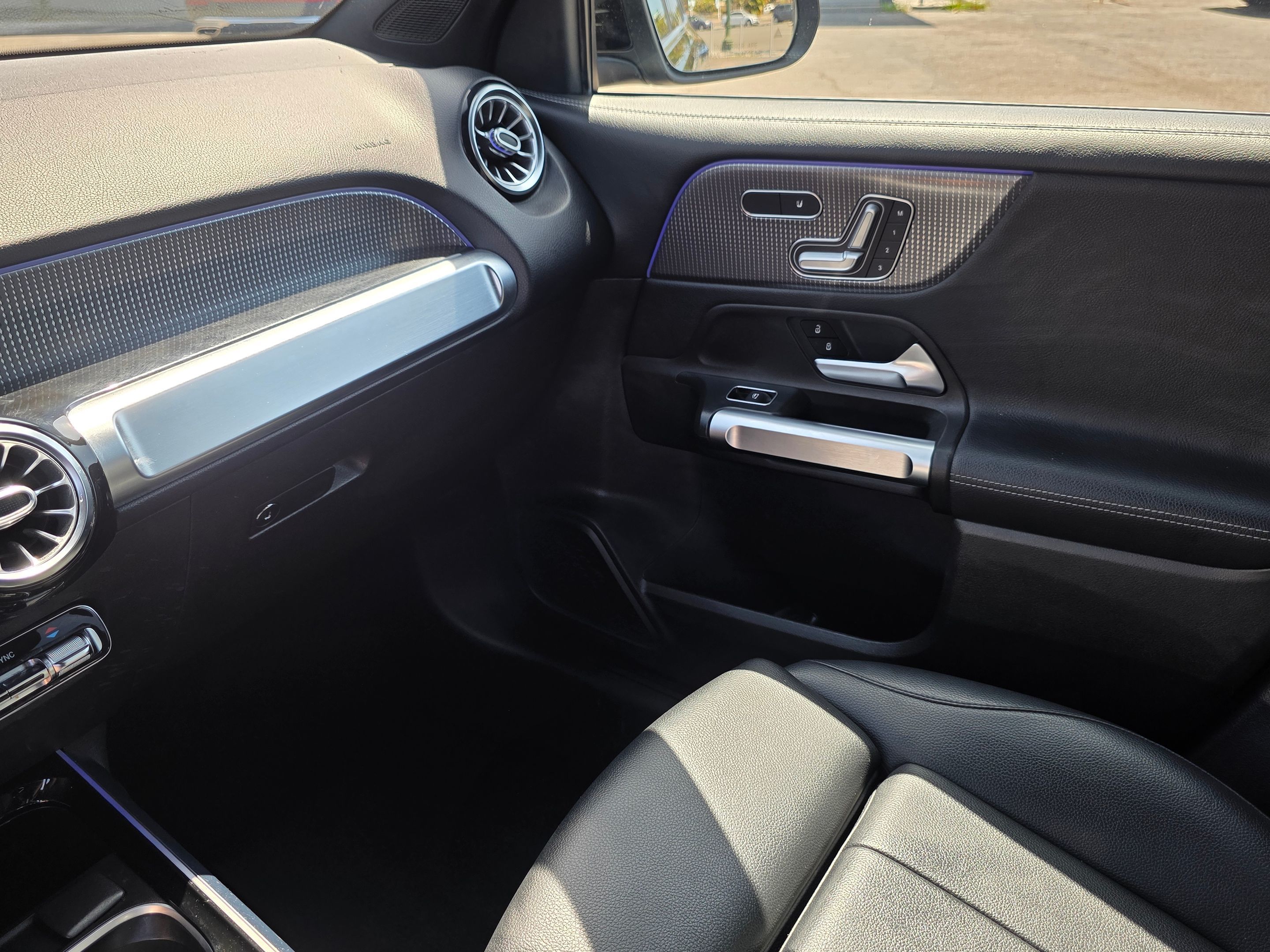 Photo 32 of this Mercedes-Benz GLB 250