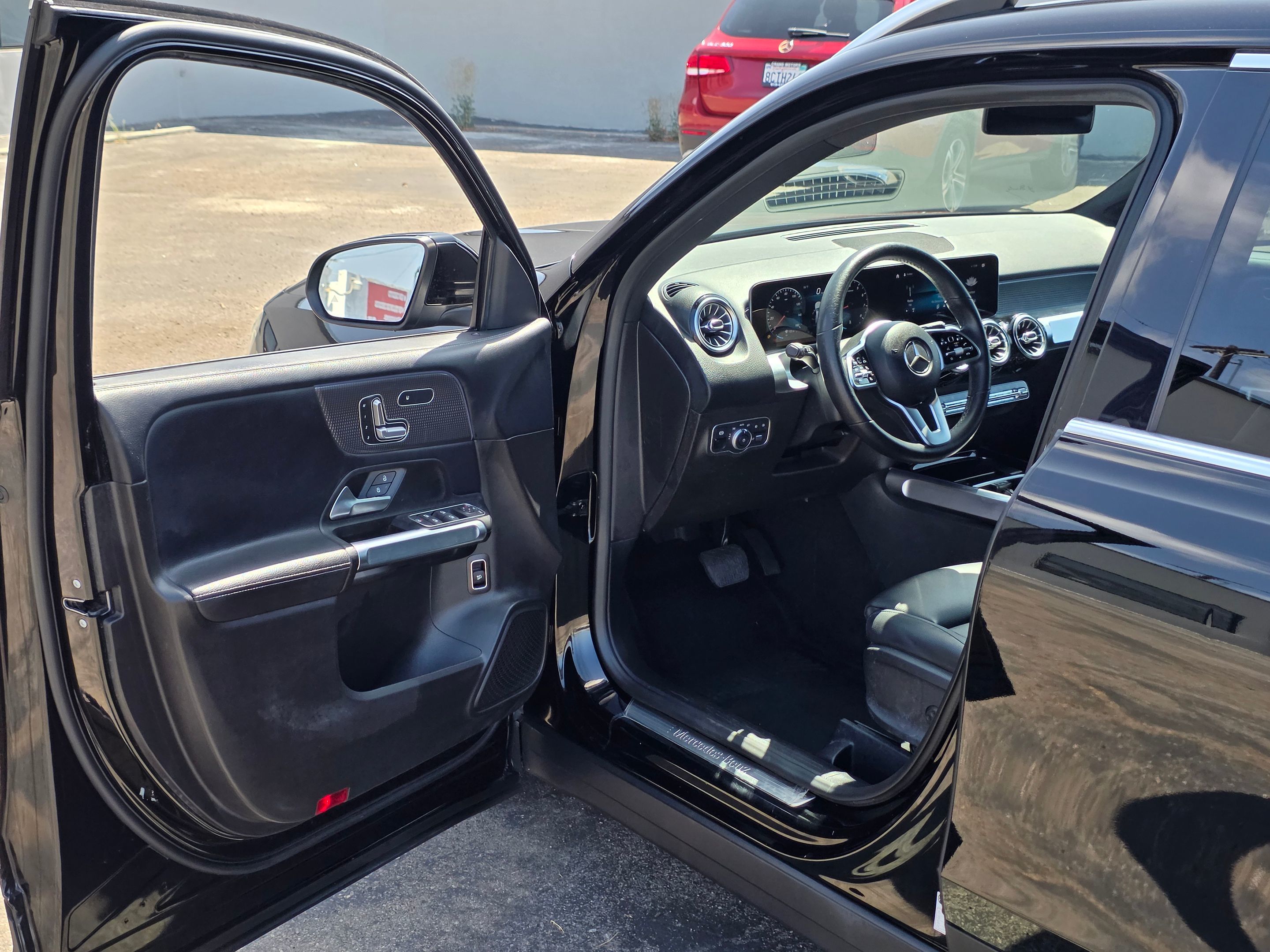 Photo 43 of this Mercedes-Benz GLB 250