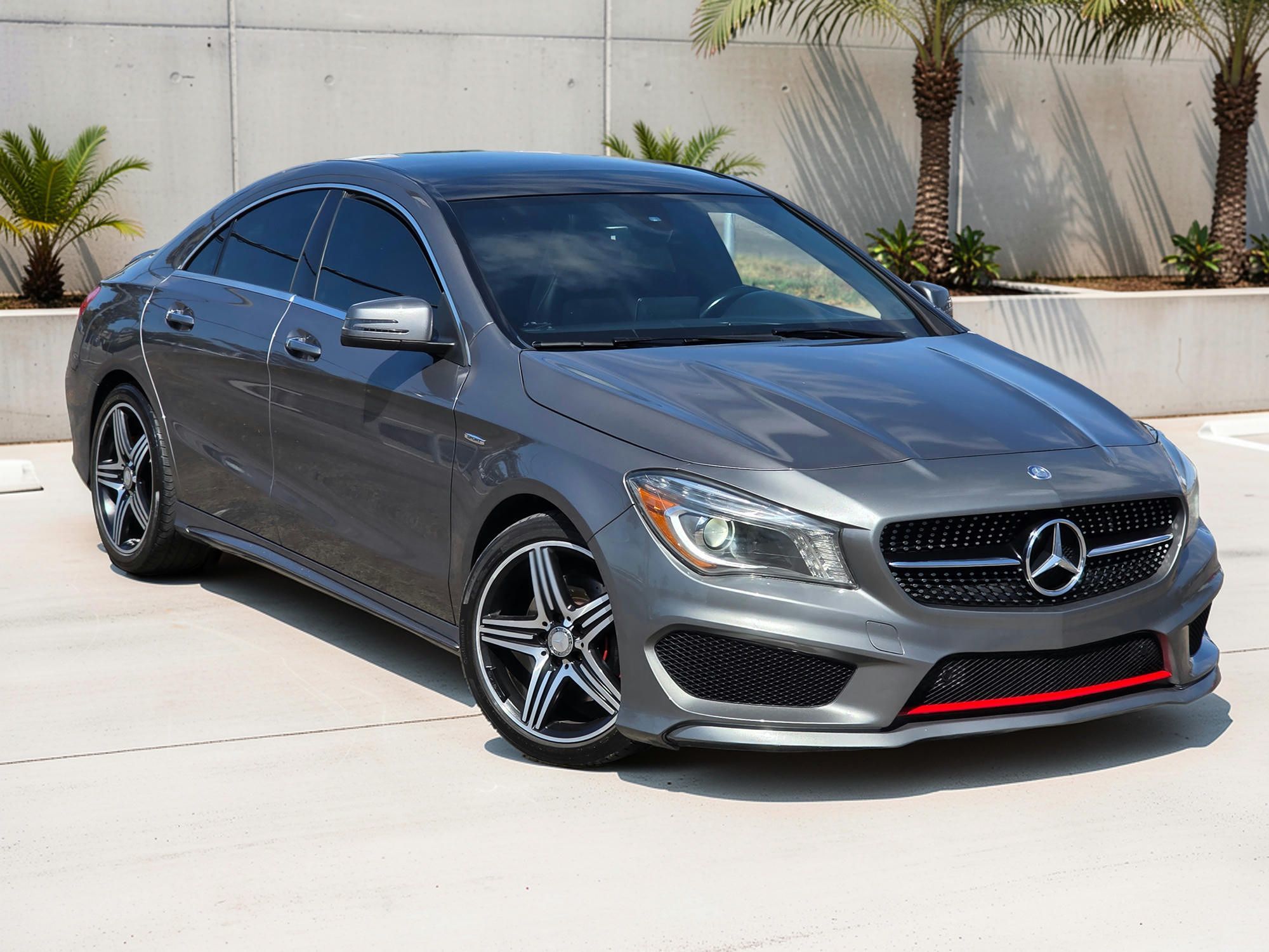 Photo 2 of this Mercedes-Benz CLA 250