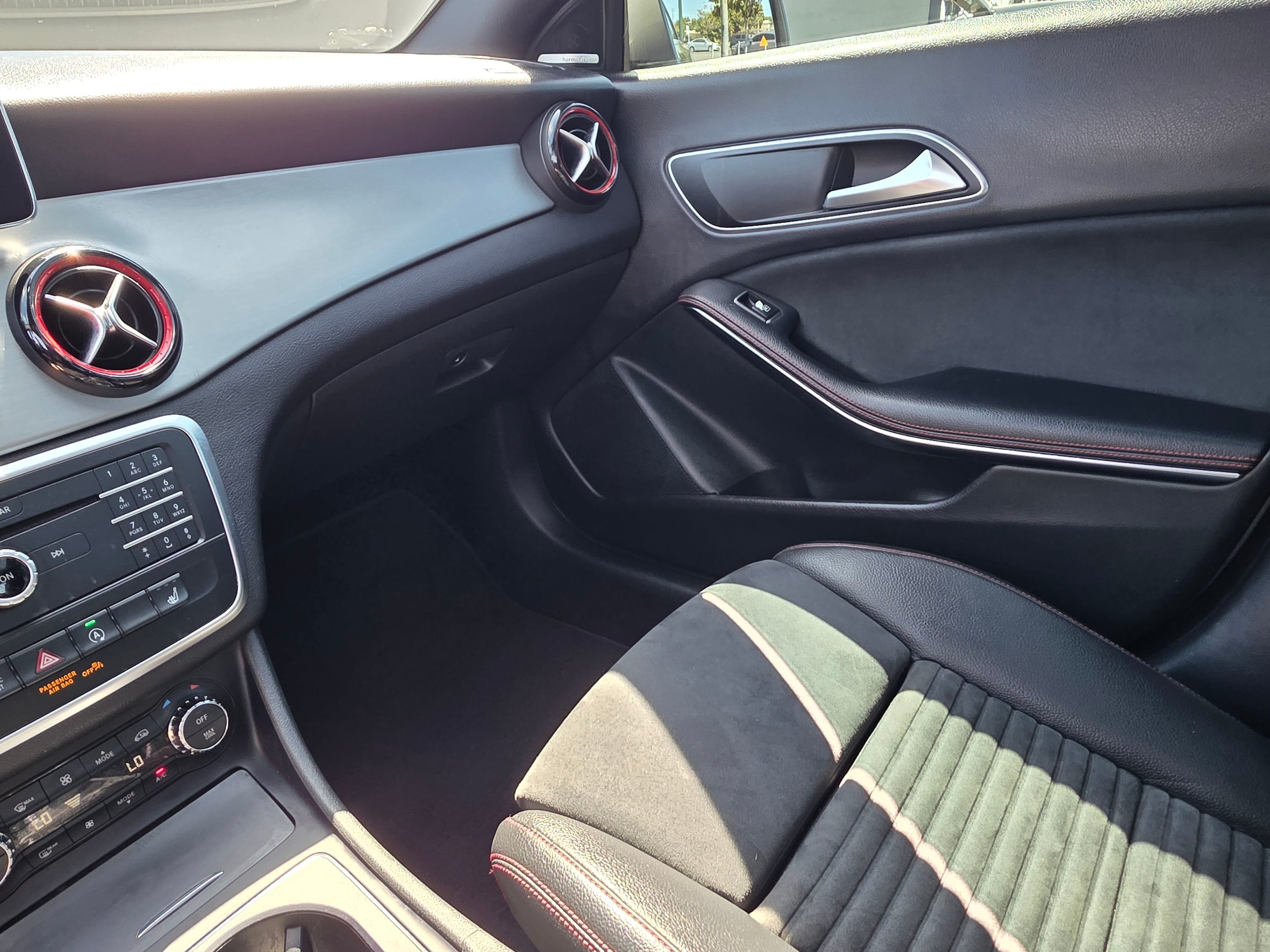 Photo 33 of this Mercedes-Benz CLA 250