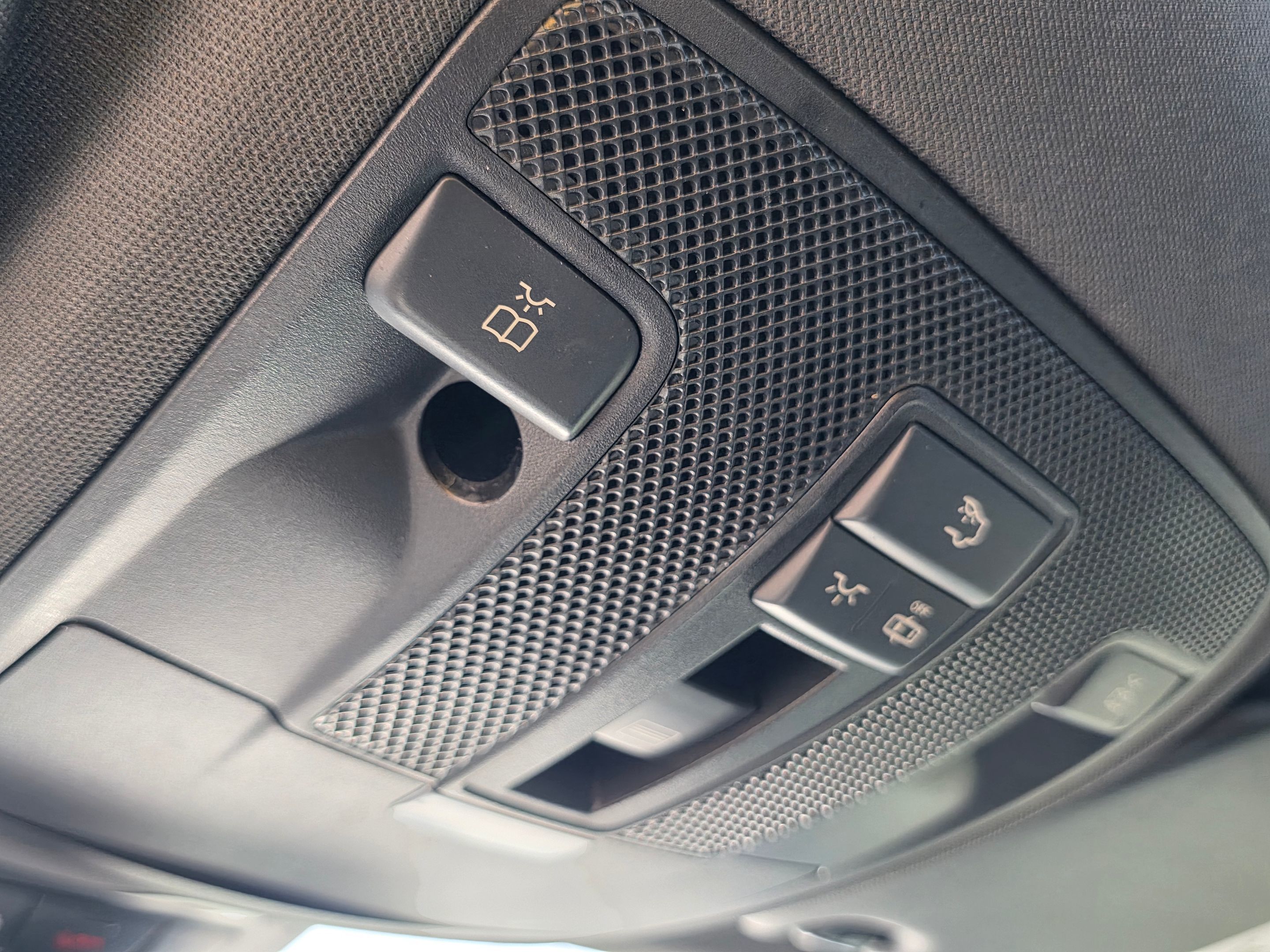 Photo 41 of this Mercedes-Benz CLA 250