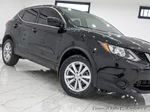 2017 Nissan Rogue Sport S photo 2