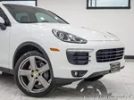 2016 Porsche Cayenne photo 2