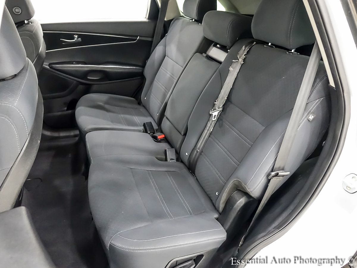 2017 Kia Sorento L - Photo 16