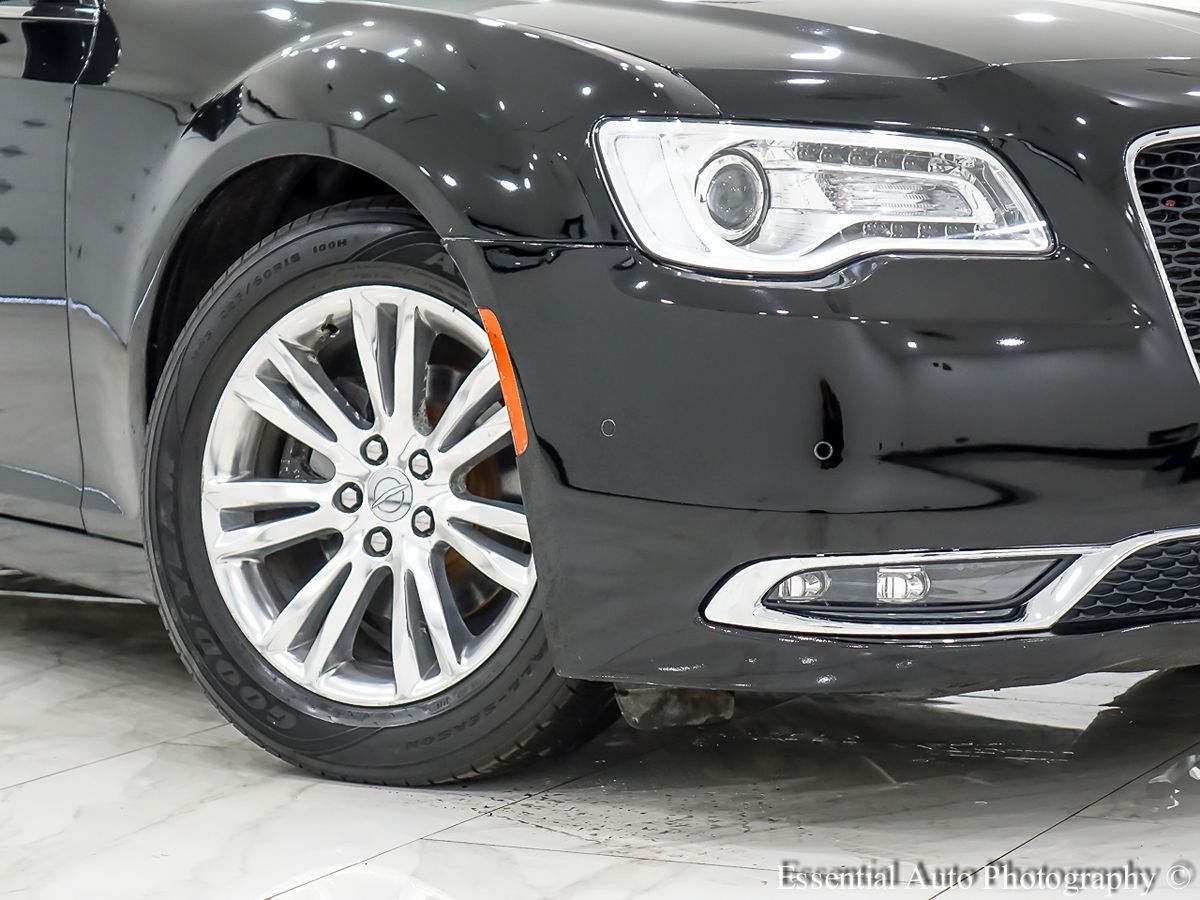2016 Chrysler 300 Limited photo 2